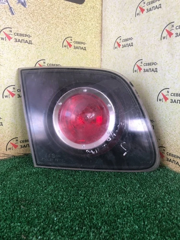 Фонарь внутренний Mazda 3 2005 BN9B513G0C BK Z6, задний левый