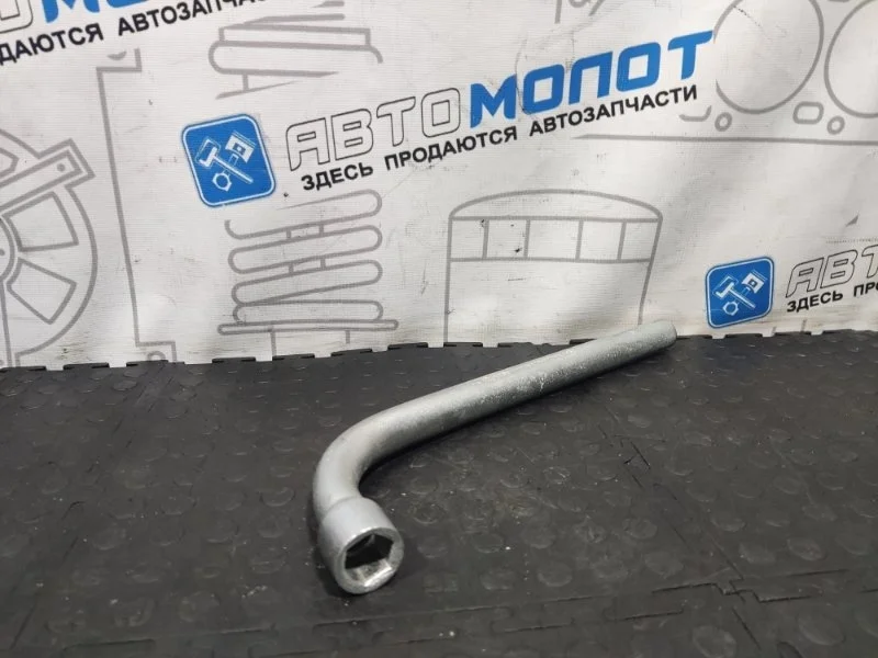 Ключ балонный Audi A4 4D0012219A 8K5 CDNC