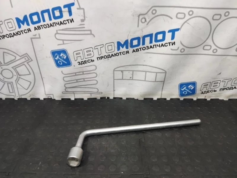 Ключ балонный Mercedes-Benz B-Class A2215810001 W246 270910 270.910 M270