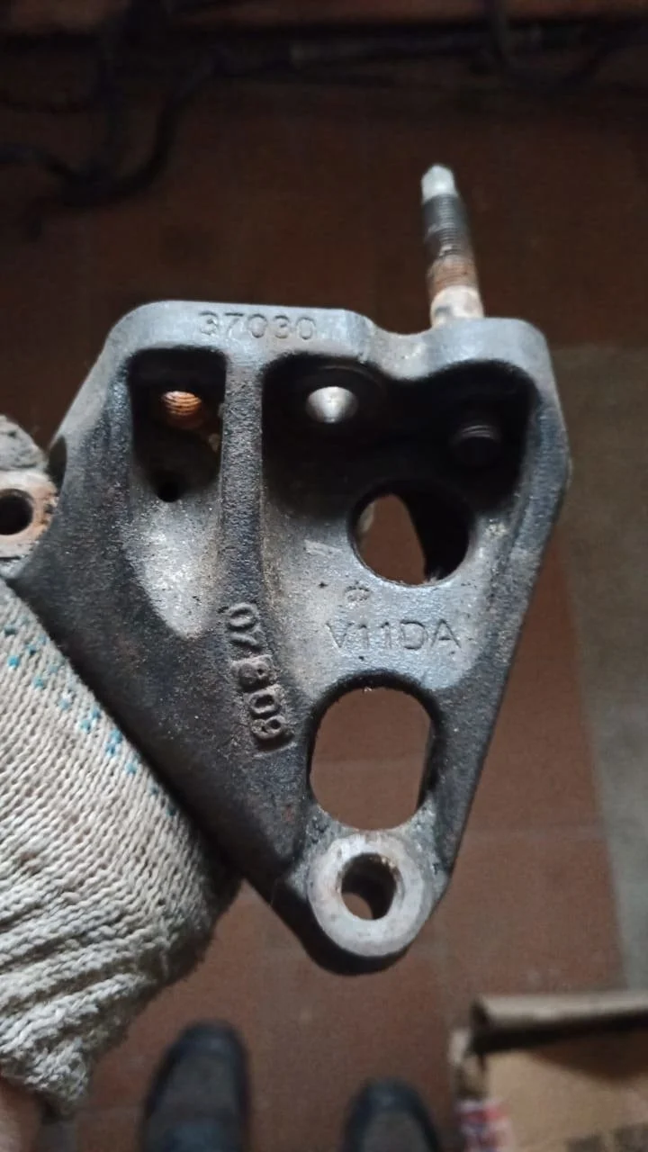 Кронштейн двигателя Toyota RAV4 IV (2012—2015)