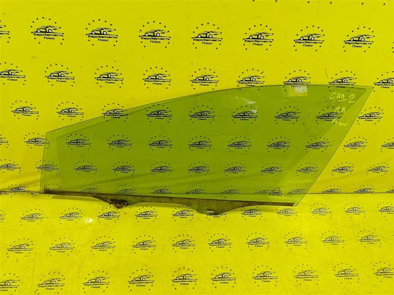 Стекло двери Kia Ceed 2 82410A2010 JD, переднее левое