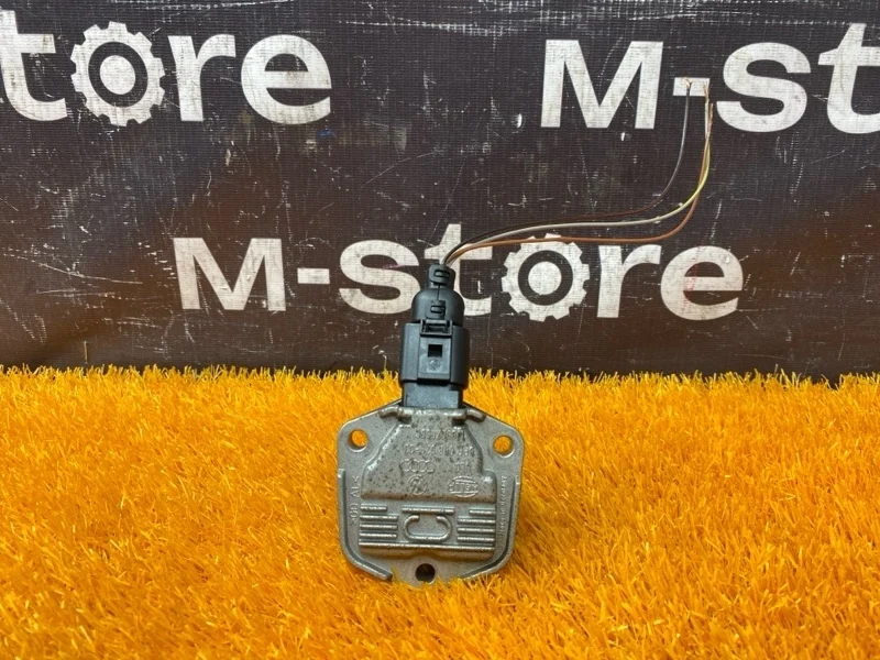 Датчик уровня масла Audi A3 2010 1J0907660C 8P CAXC