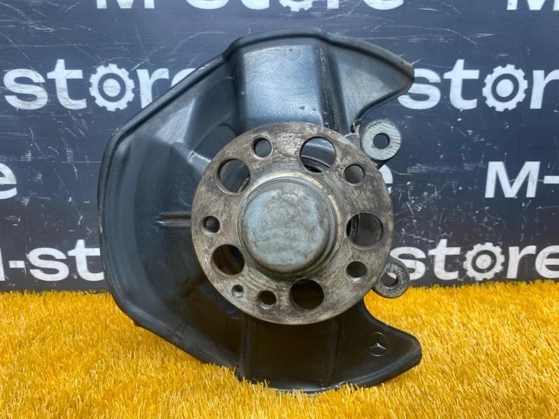 Ступица Mercedes-Benz B-Class 2010 A1693300520 W245 266.940, передняя левая