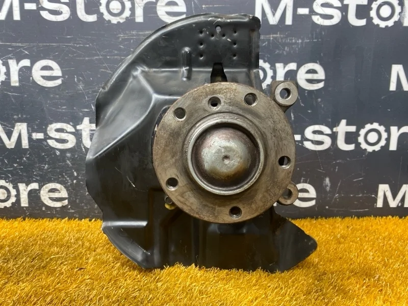 Ступица BMW 3-Series 2002 31211096429 E46 M54B25 (256S5), передняя левая