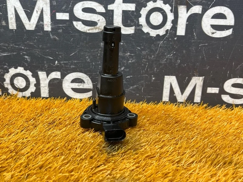 Датчик уровня масла Audi Q5 2012 03F907660D 8R CNCD