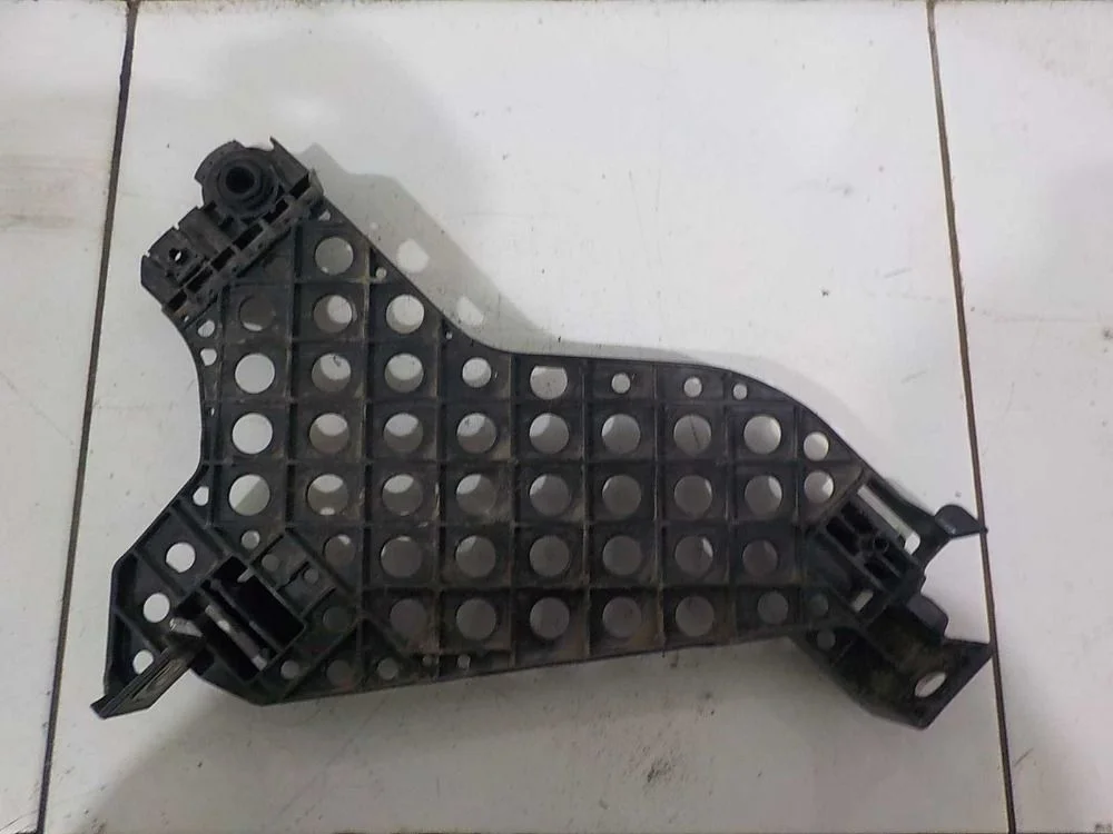 Кронштейн фары Audi RS Q3 8U (2013—2015)  Лево