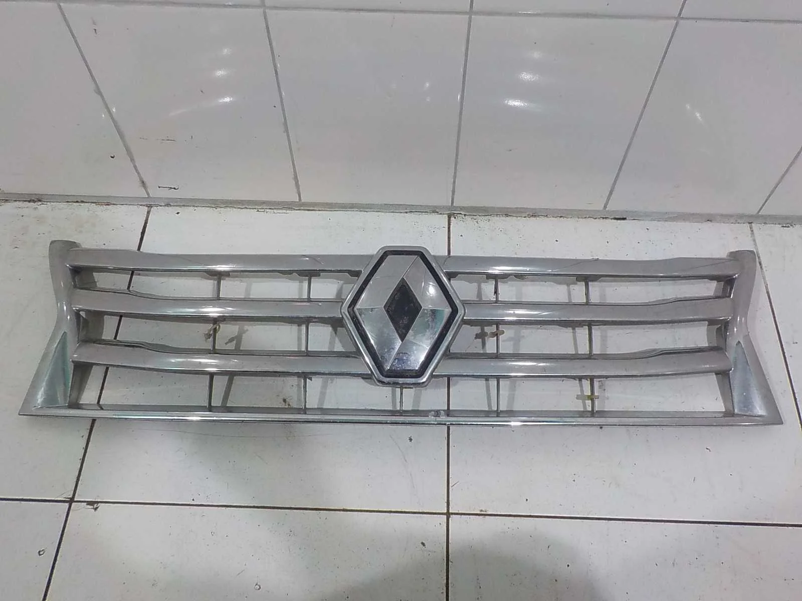 Решетка радиатора Renault Duster I (2010—2015)