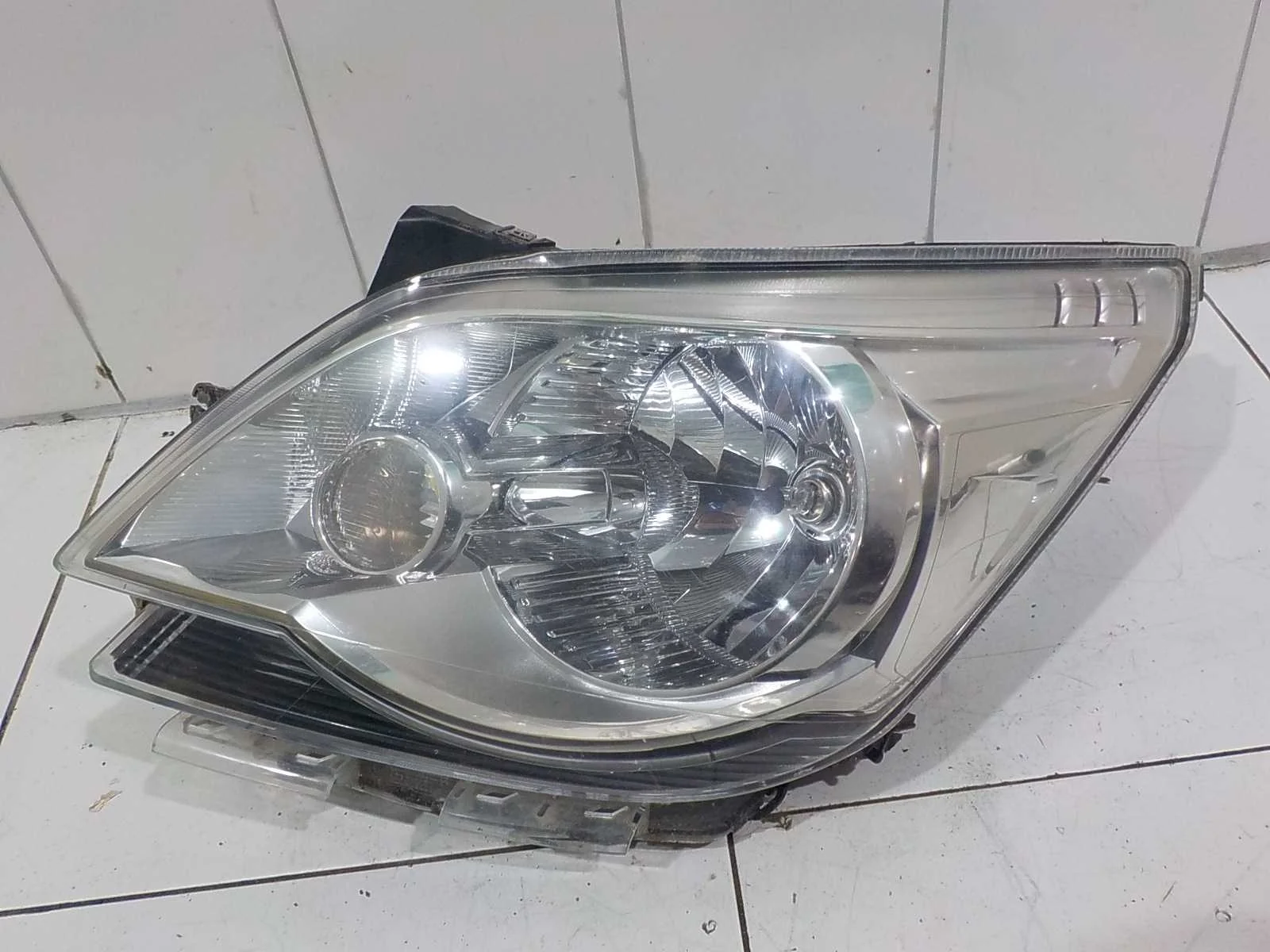 Фара Chevrolet Cobalt II (2011—2016)  Лево