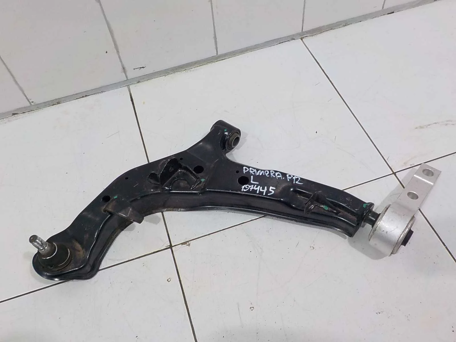 Рычаг Nissan Primera P12 (2001—2008) Перед Лево