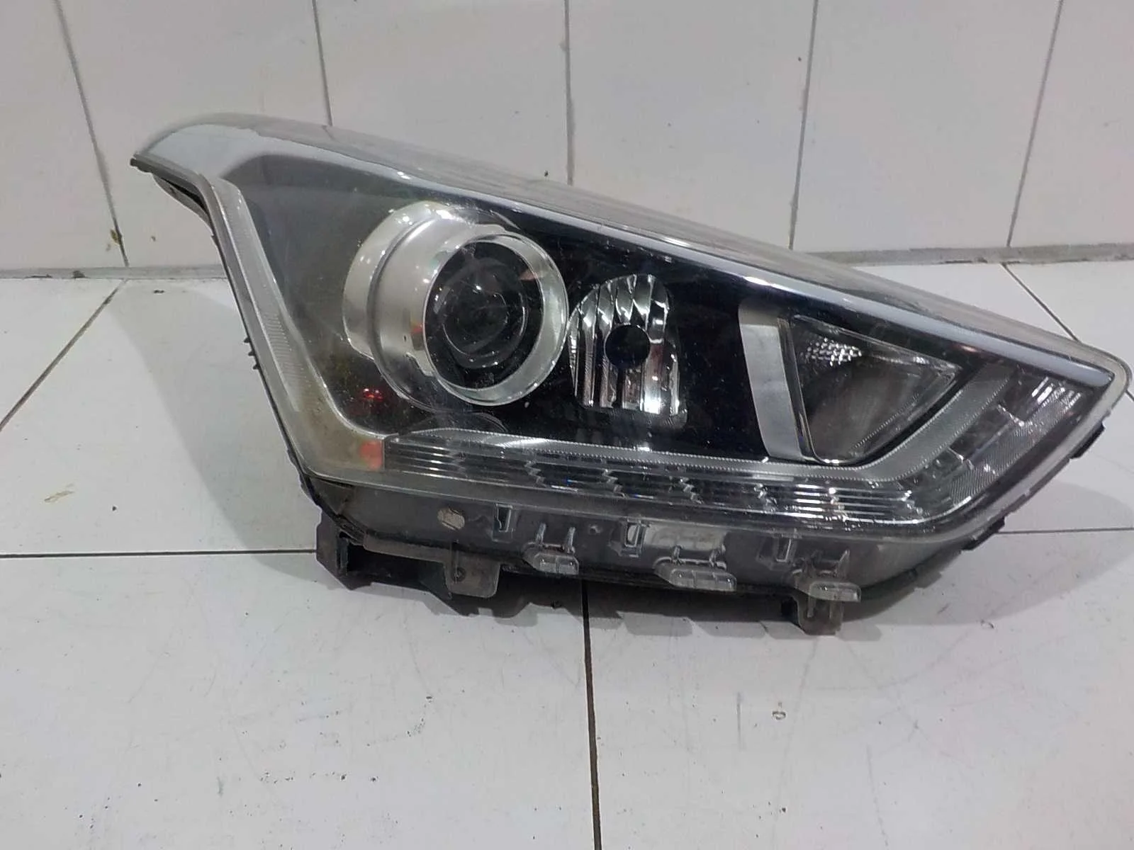 Фара Hyundai Creta I (2016—2020)  Право