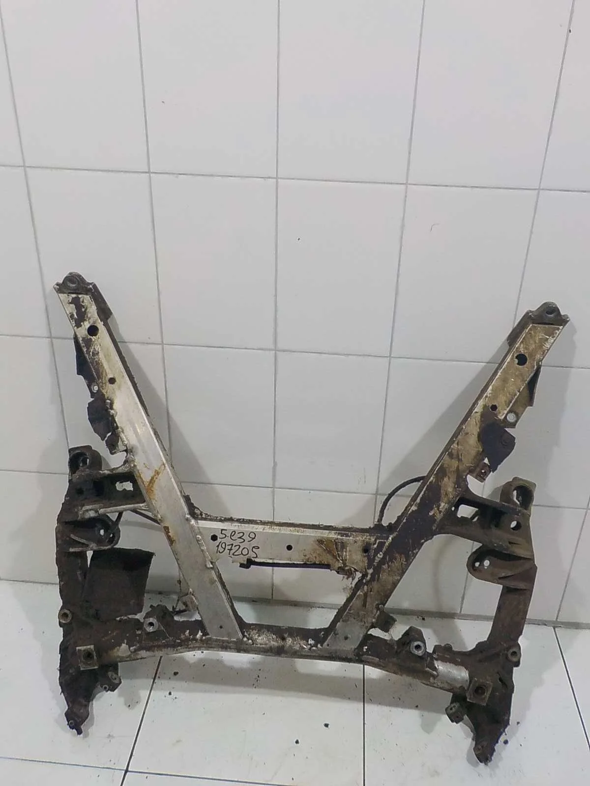 Подрамник BMW 5 серия E39 (1995—2000) Перед