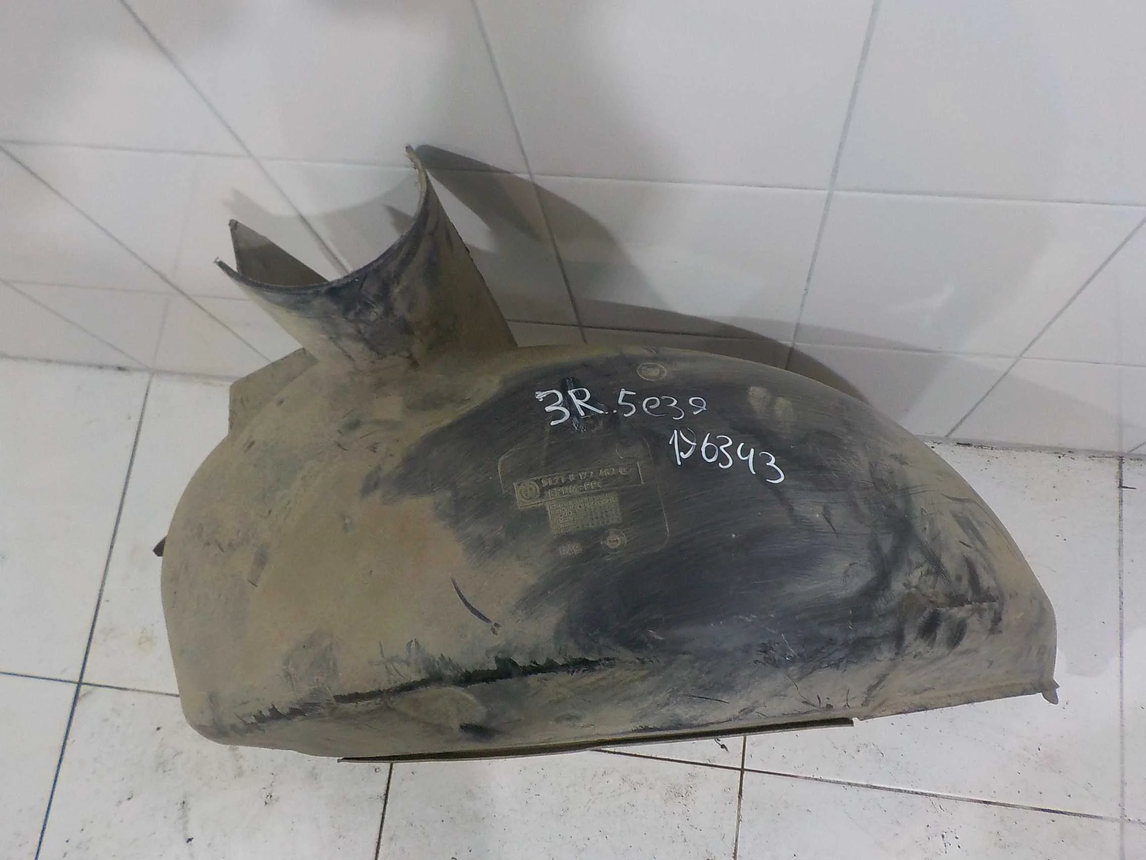 Подкрылок BMW 5 серия E39 рестайлинг (2000—2004)