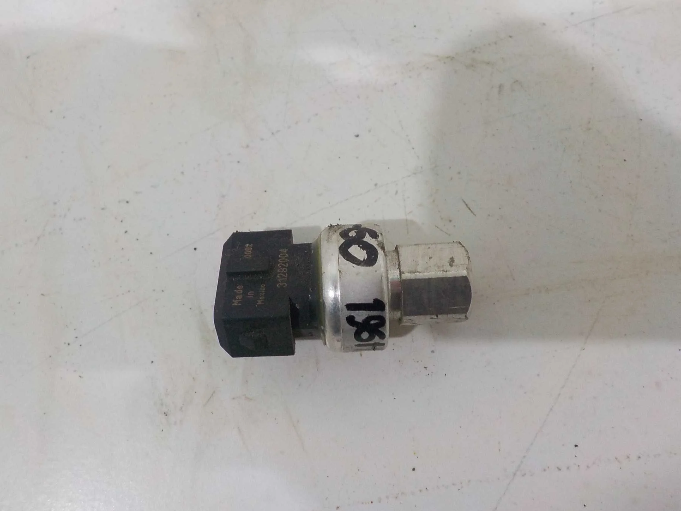 датчик давления кондиционера Land Rover Freelander II (2006—2010)