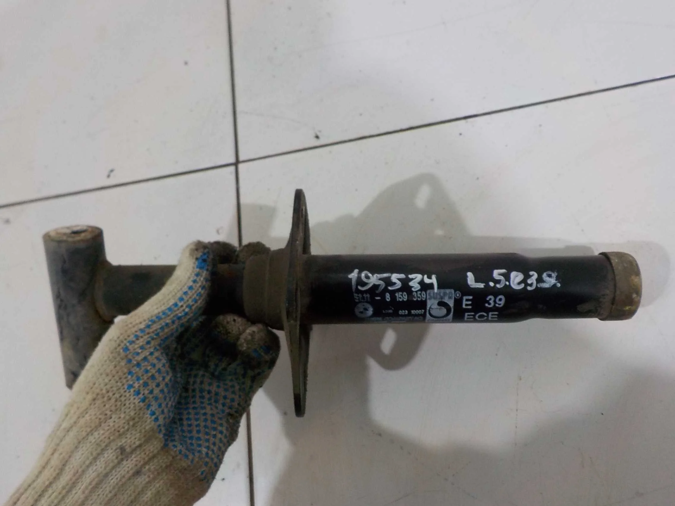 Кронштейн усилителя бампера BMW 5 серия E39 (1995—2000)  Лево