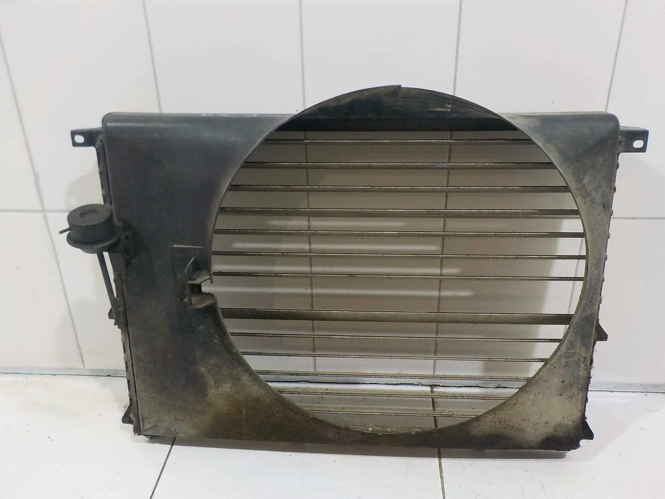 Диффузор радиатора BMW 5 серия E39 (1995—2000)