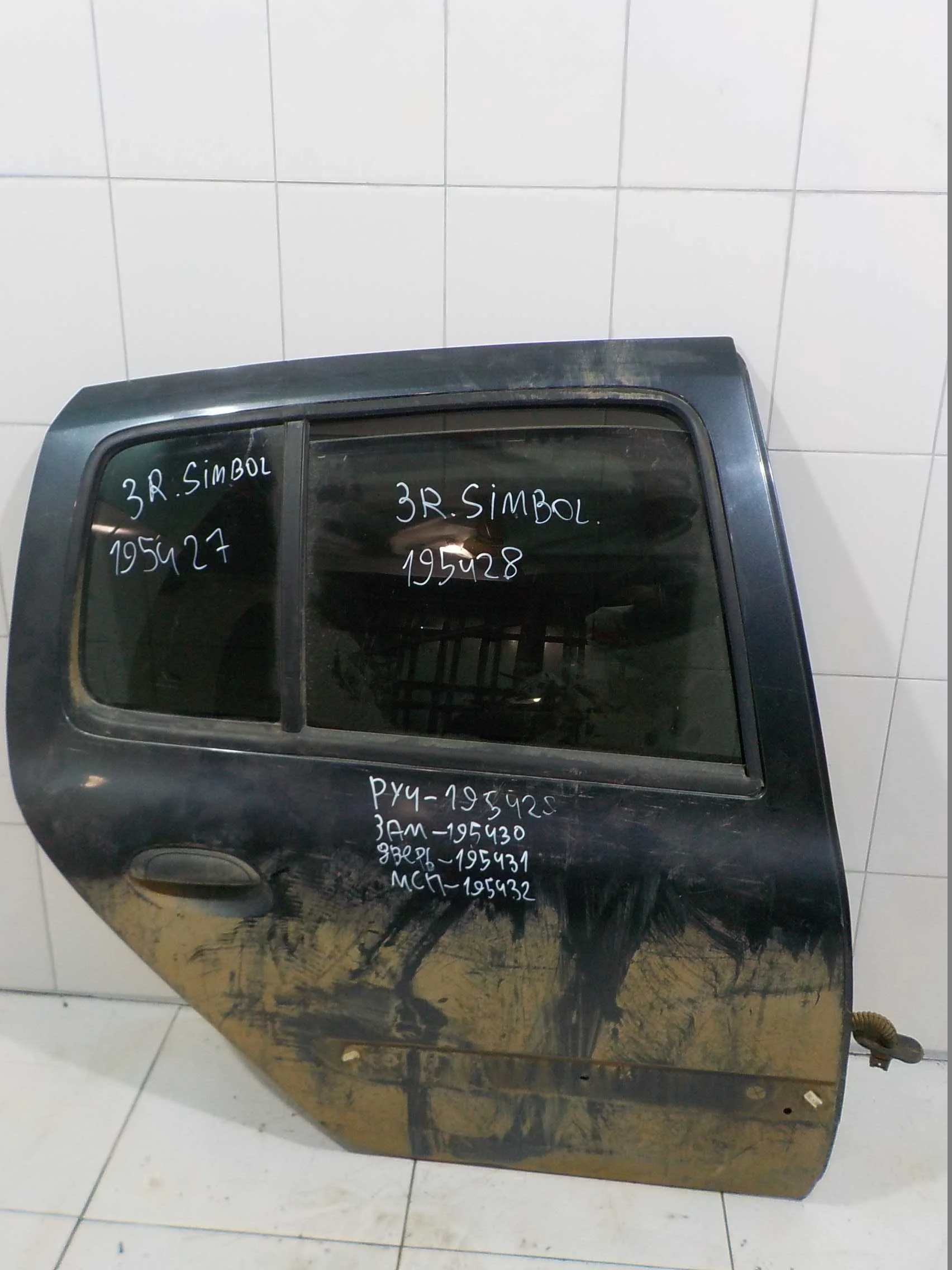 стекло Renault Symbol I (1999—2002) Зад Право