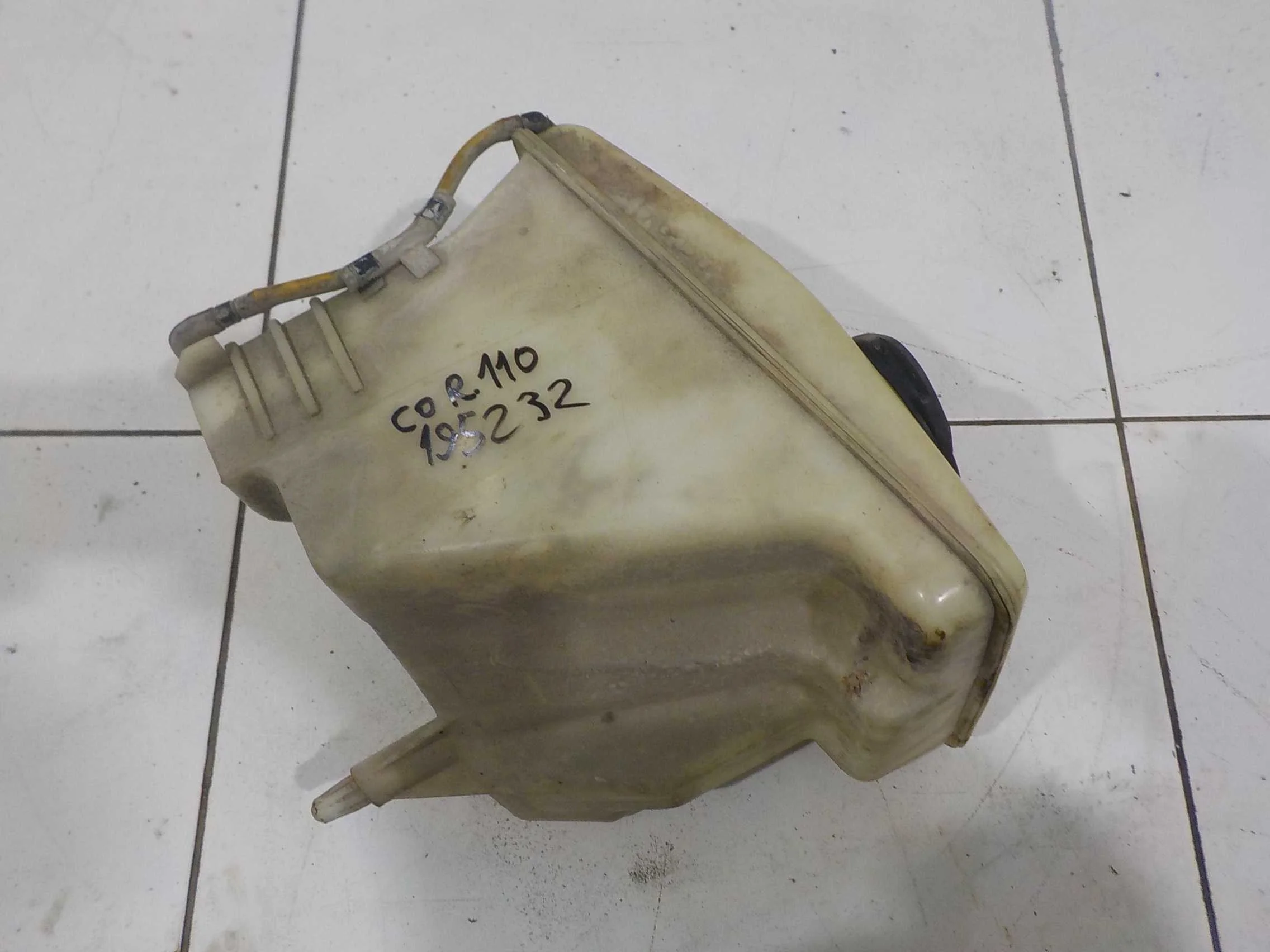 бачок стеклоомывателя Toyota Sprinter E100 (1991—2002)