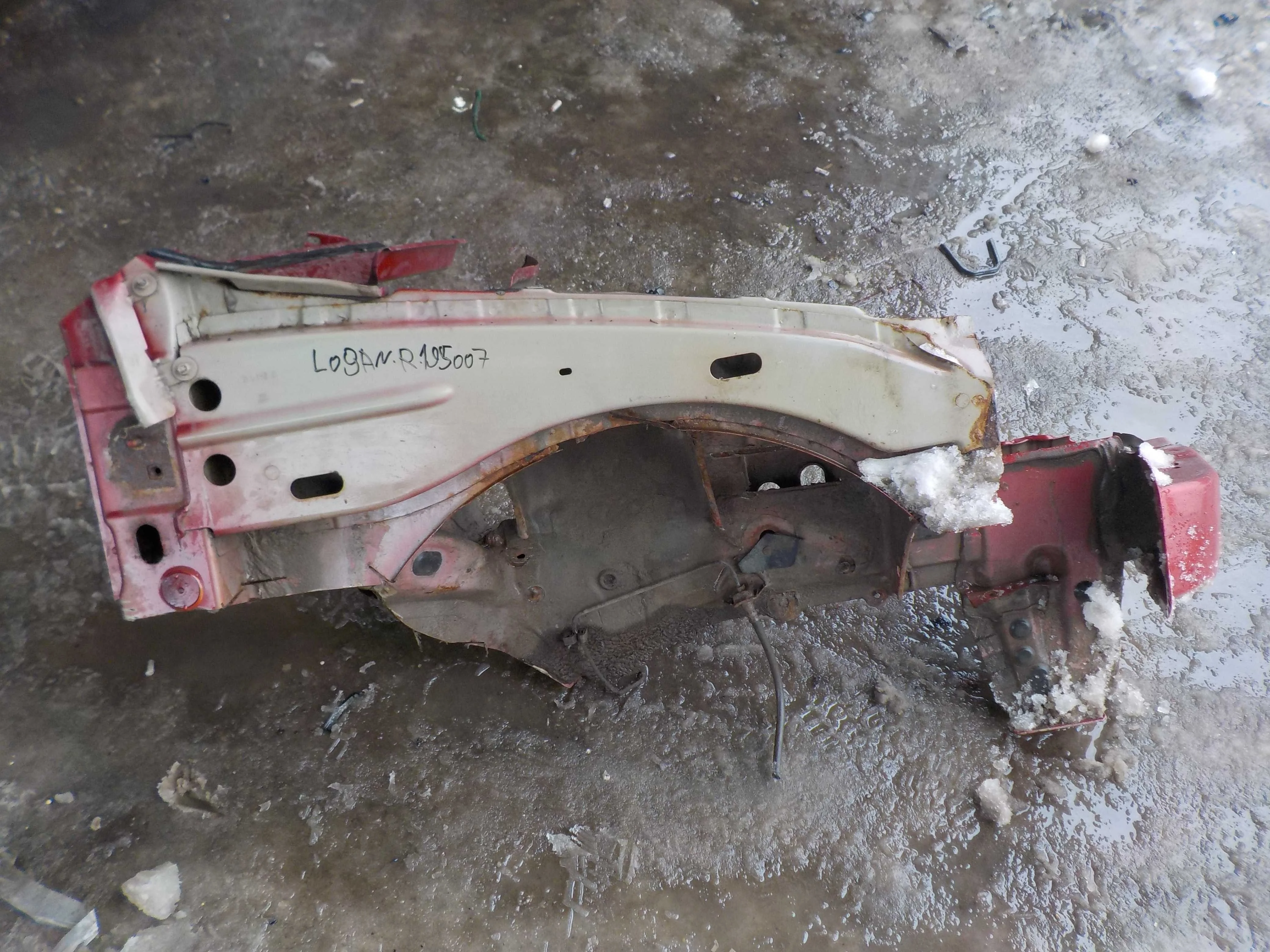 Лонжерон Renault Logan I (2004—2009)