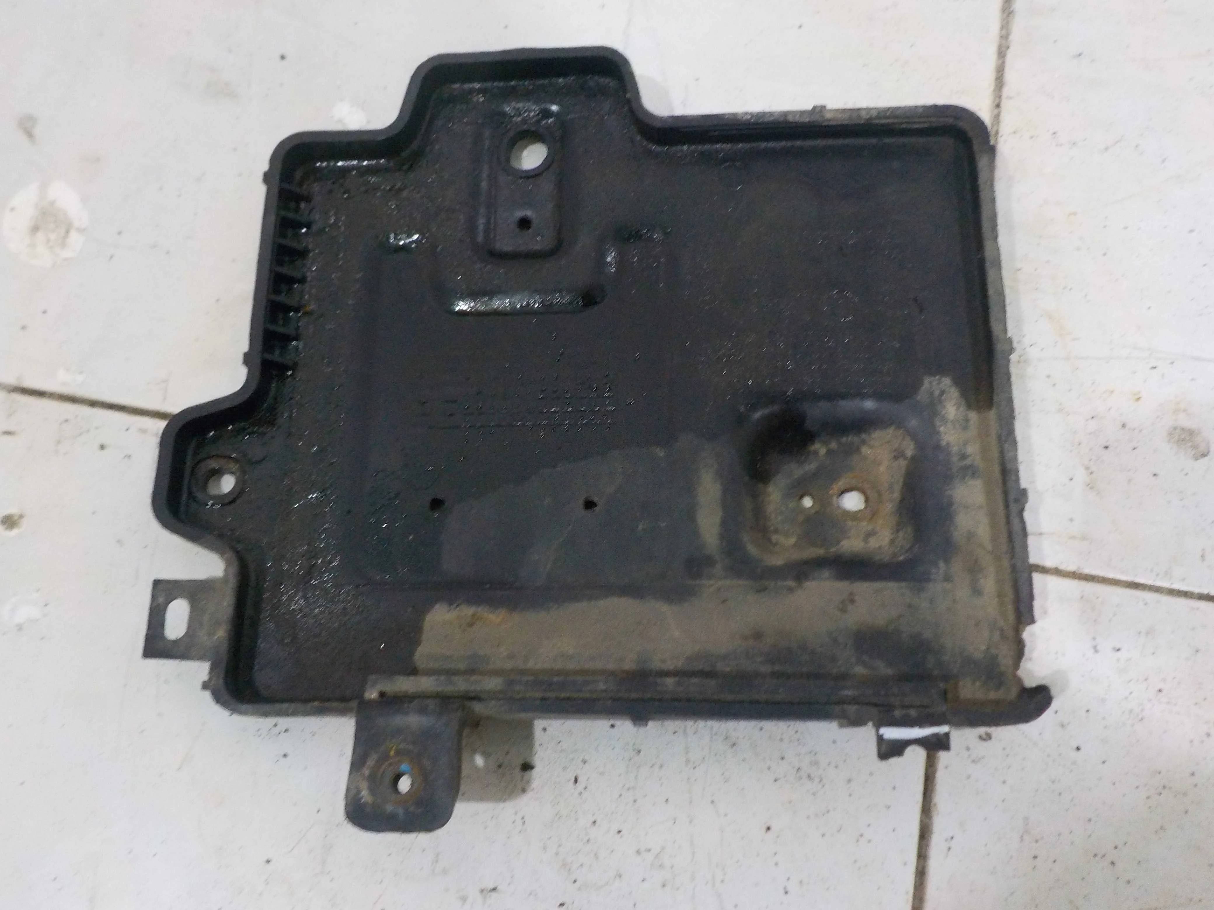 площадка под АКБ Kia Rio II (2005—2009)