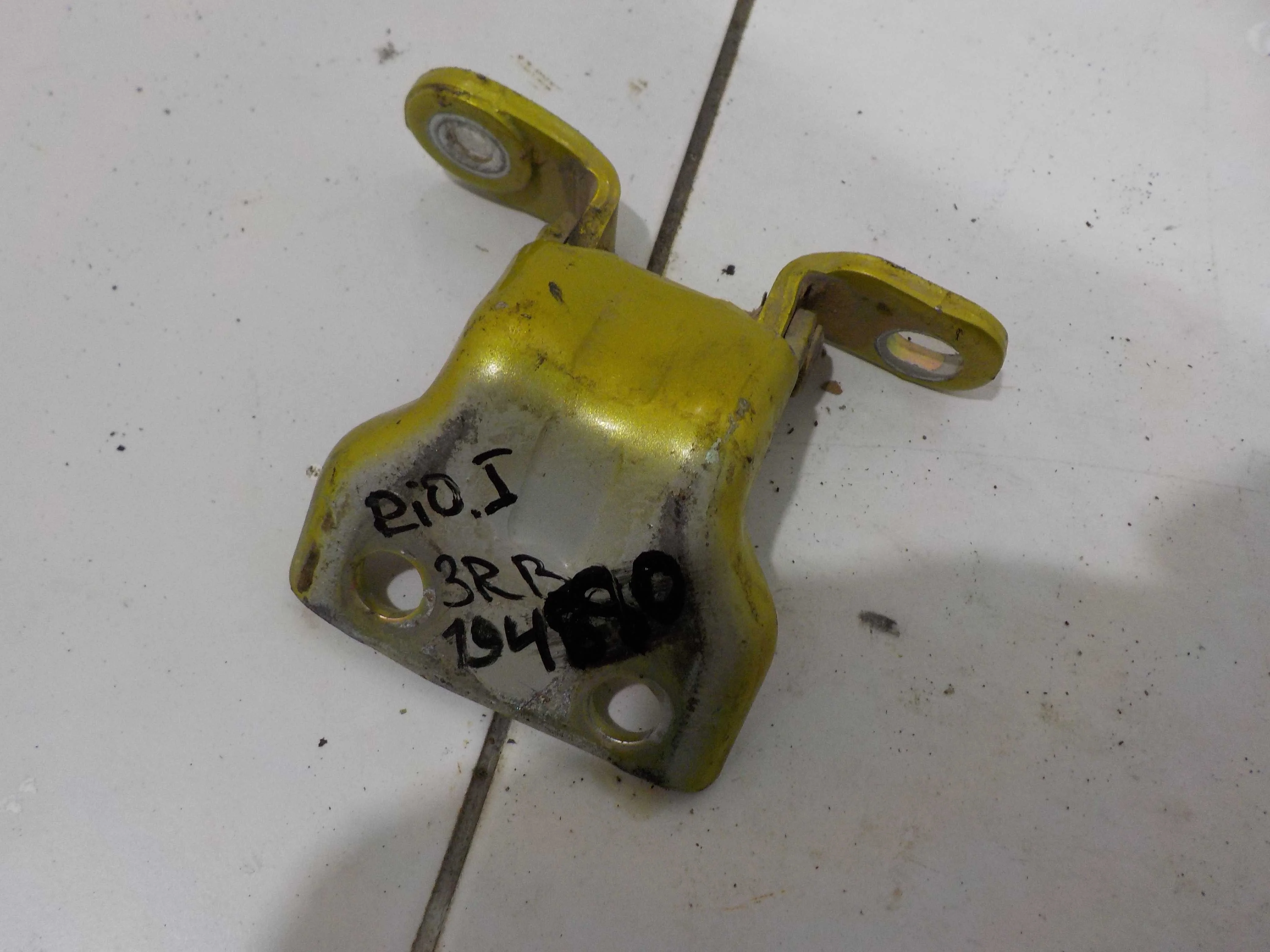 Петля двери Hyundai i20 I (2008—2012) Зад Право