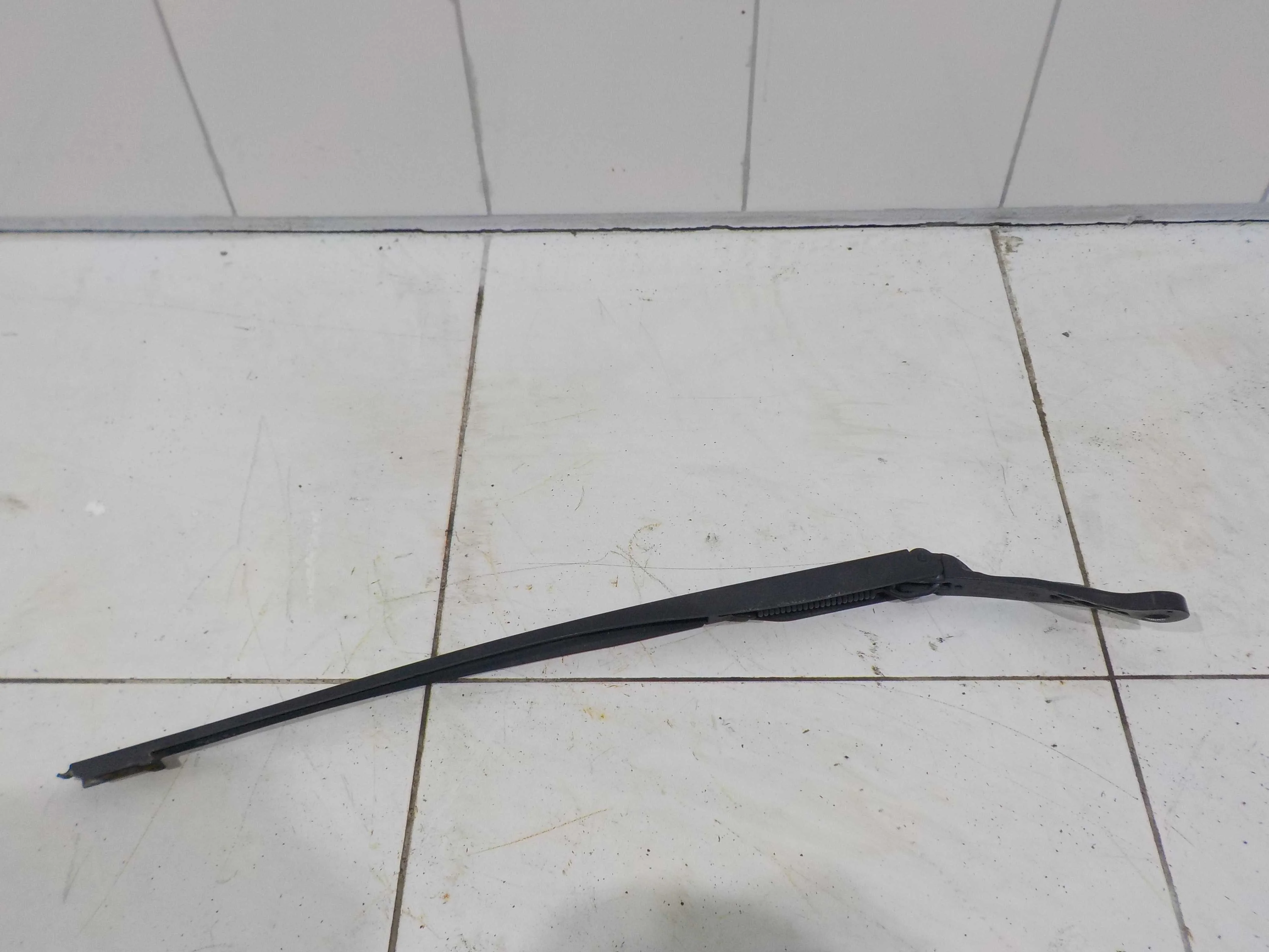 Поводок стеклоочистителя Peugeot 307 3C (2001—2005)  Лево