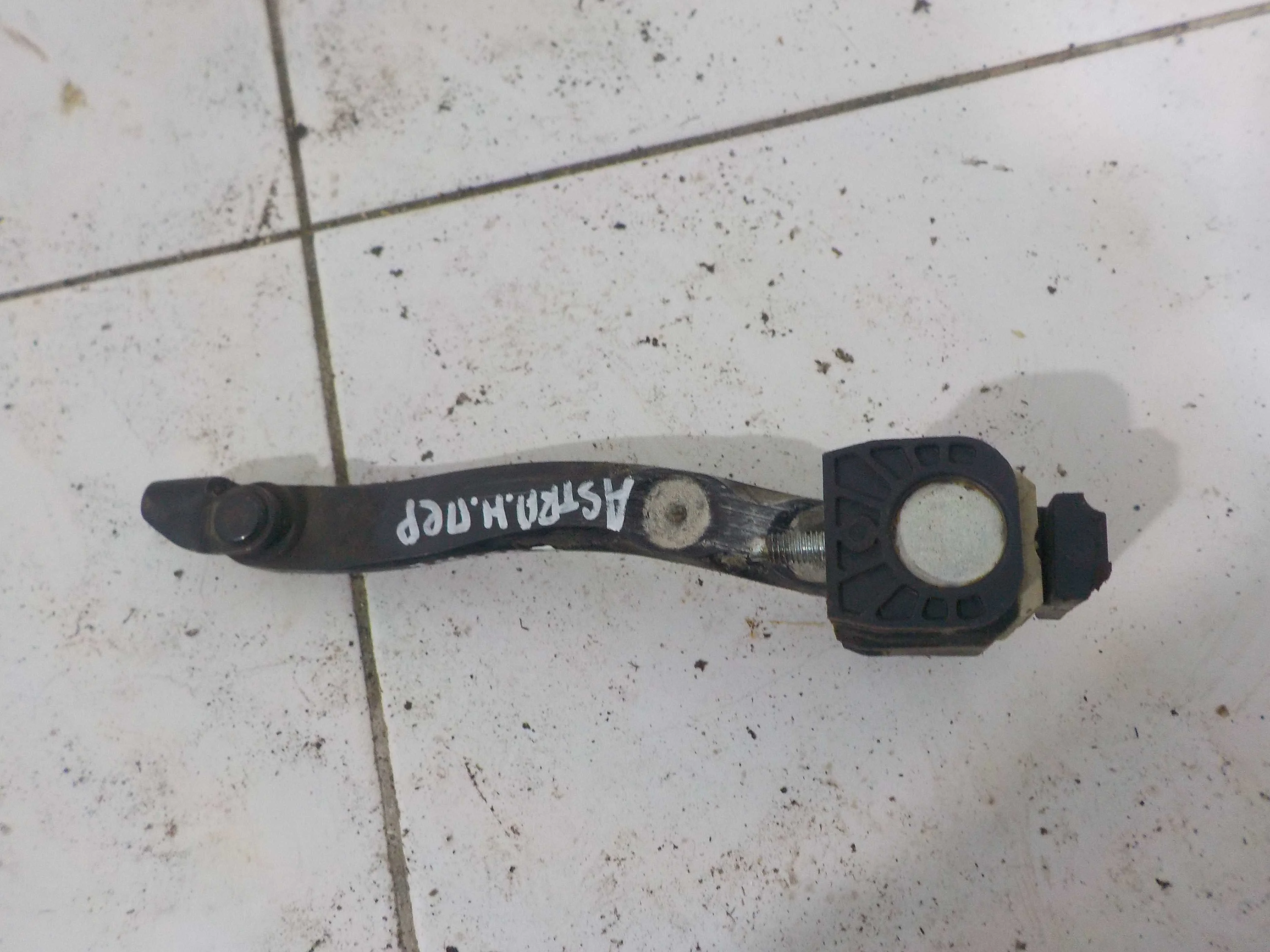 Ограничитель двери Opel Astra H (2004—2007) Перед