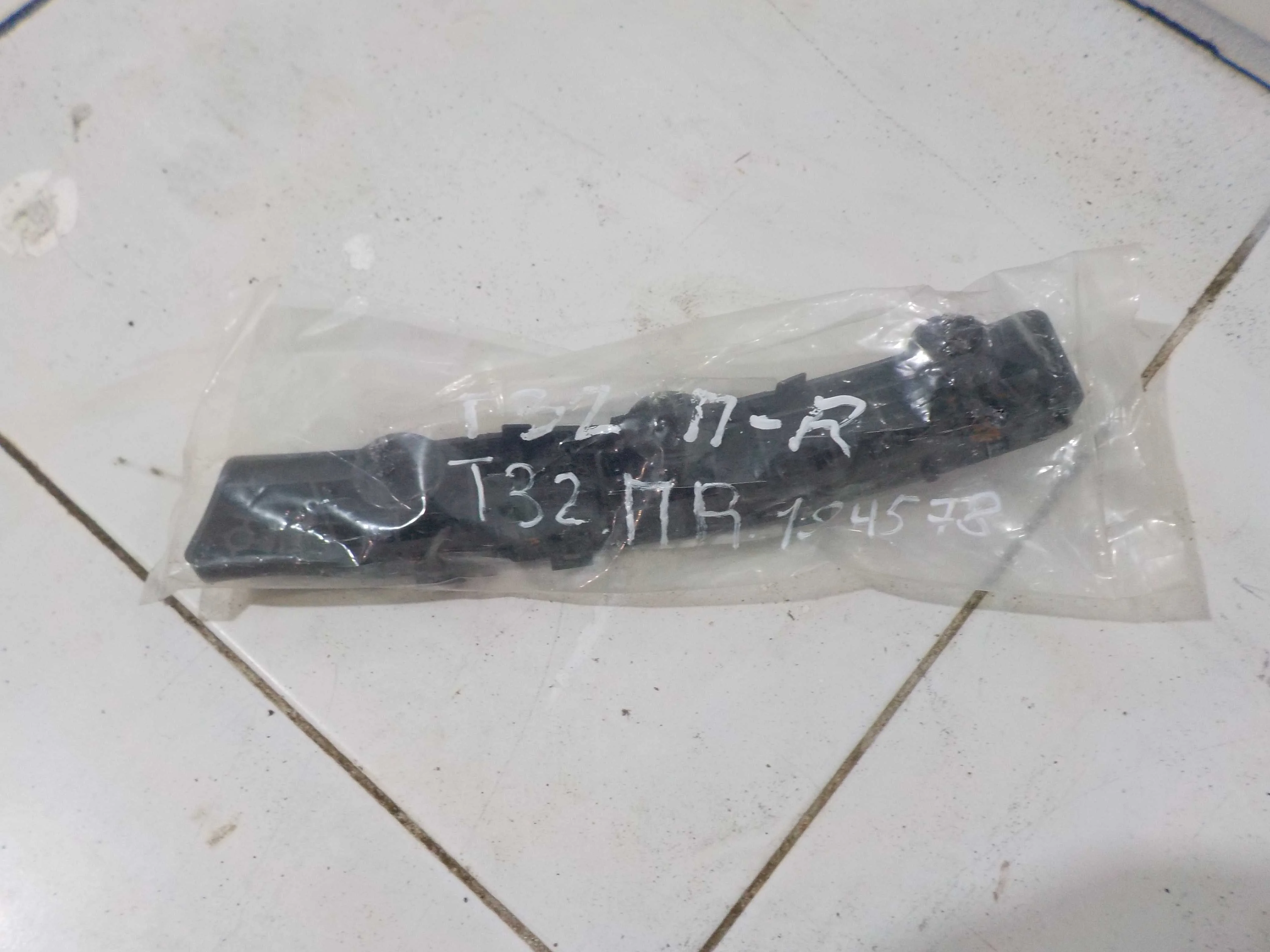 кронштейн бампера Nissan X-Trail III (2013—2019) Перед Право