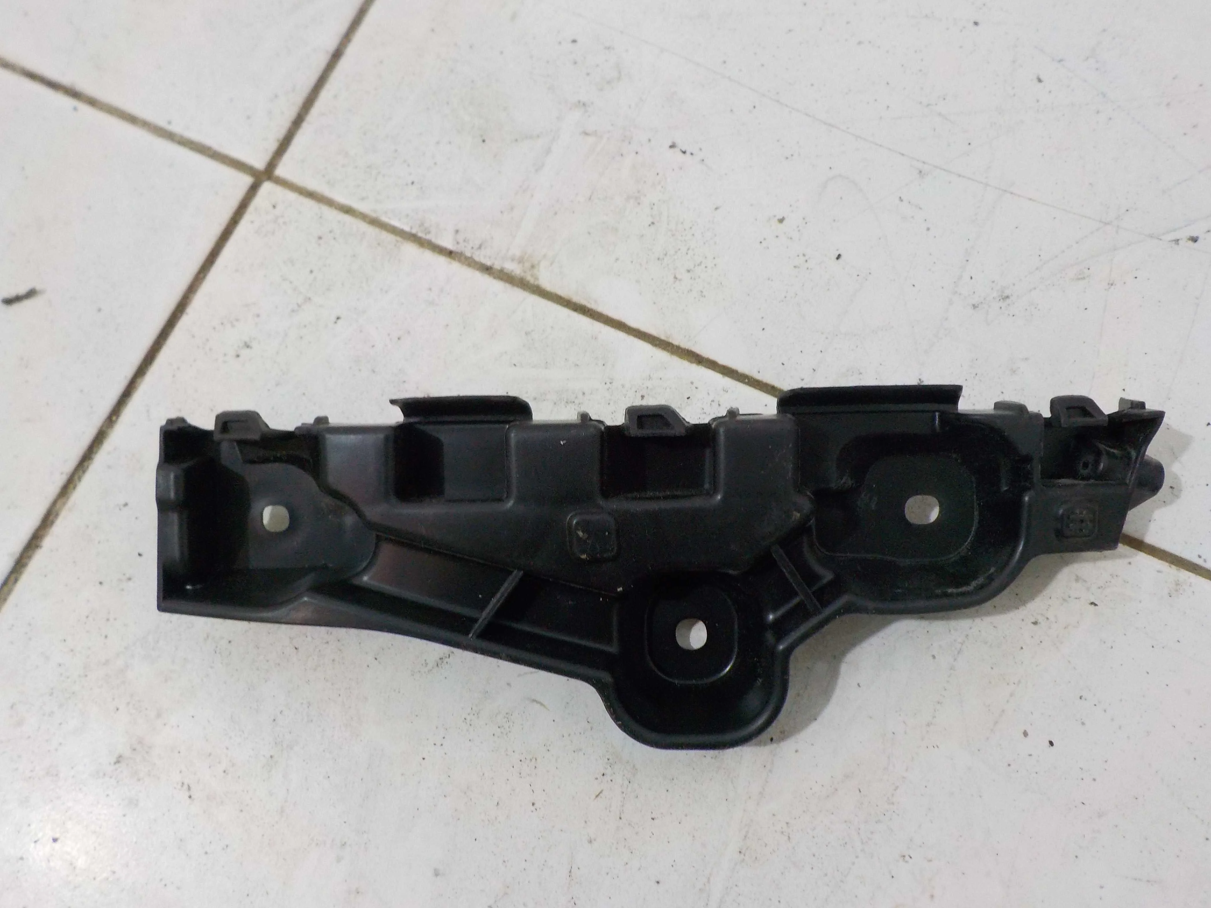 кронштейн бампера Renault Logan II (2012—2018) Перед Лево