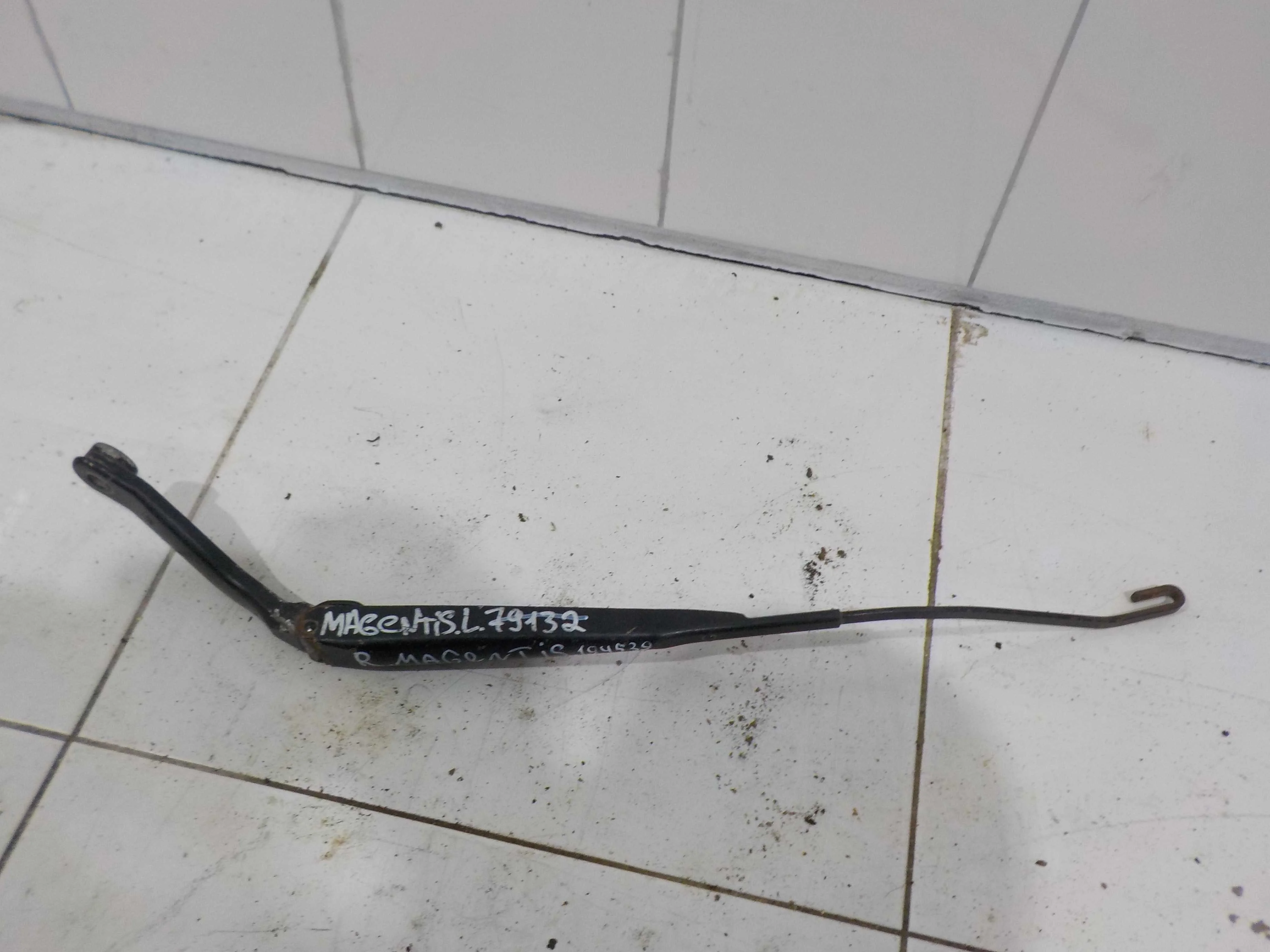 Поводок стеклоочистителя Hyundai Sonata IV рестайлинг (2001—2012)  Право