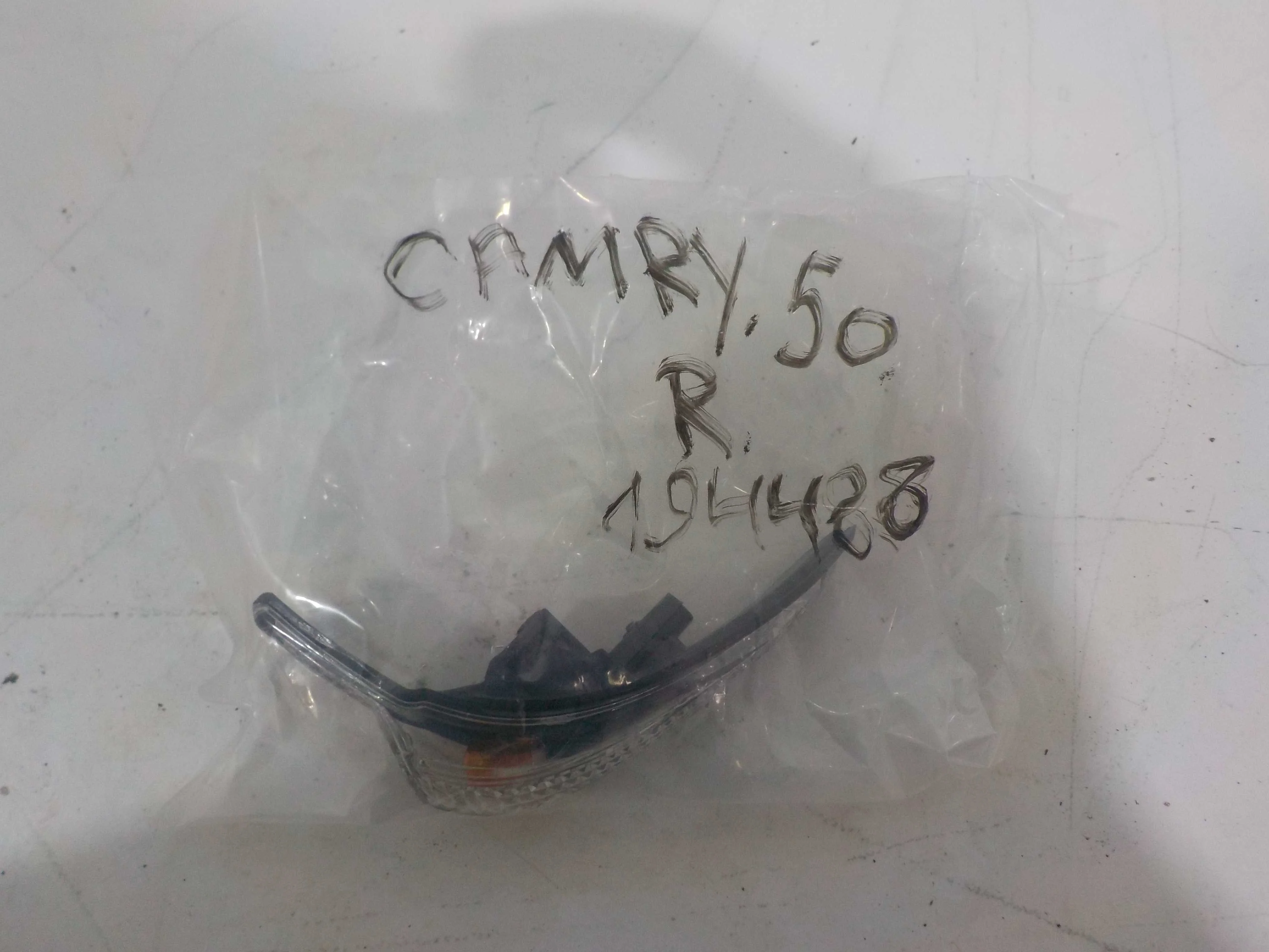 повторитель Toyota RAV4 IV рестайлинг (2015—2019)  Право