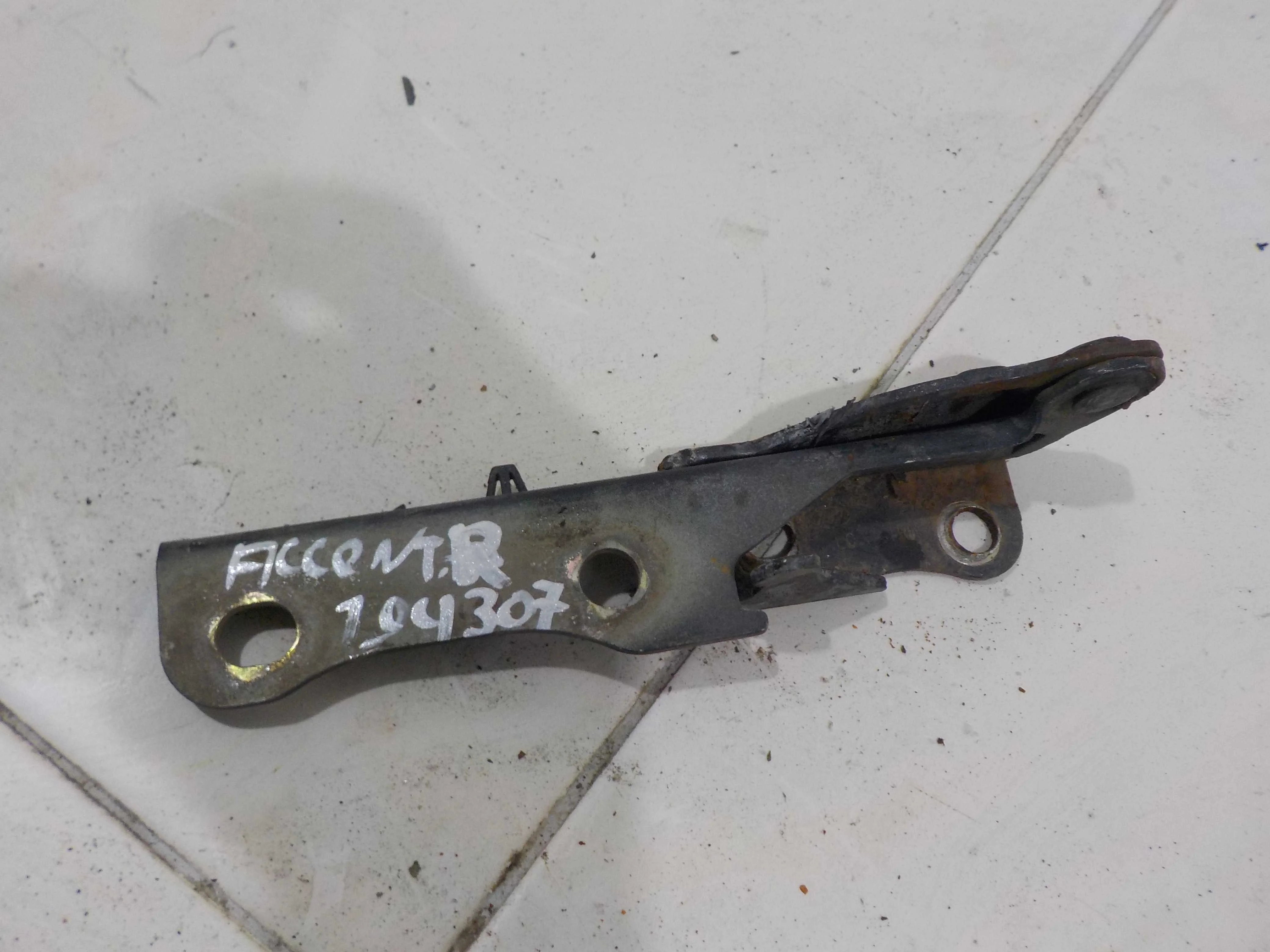 Петля капота Hyundai Accent II (1999—2012)