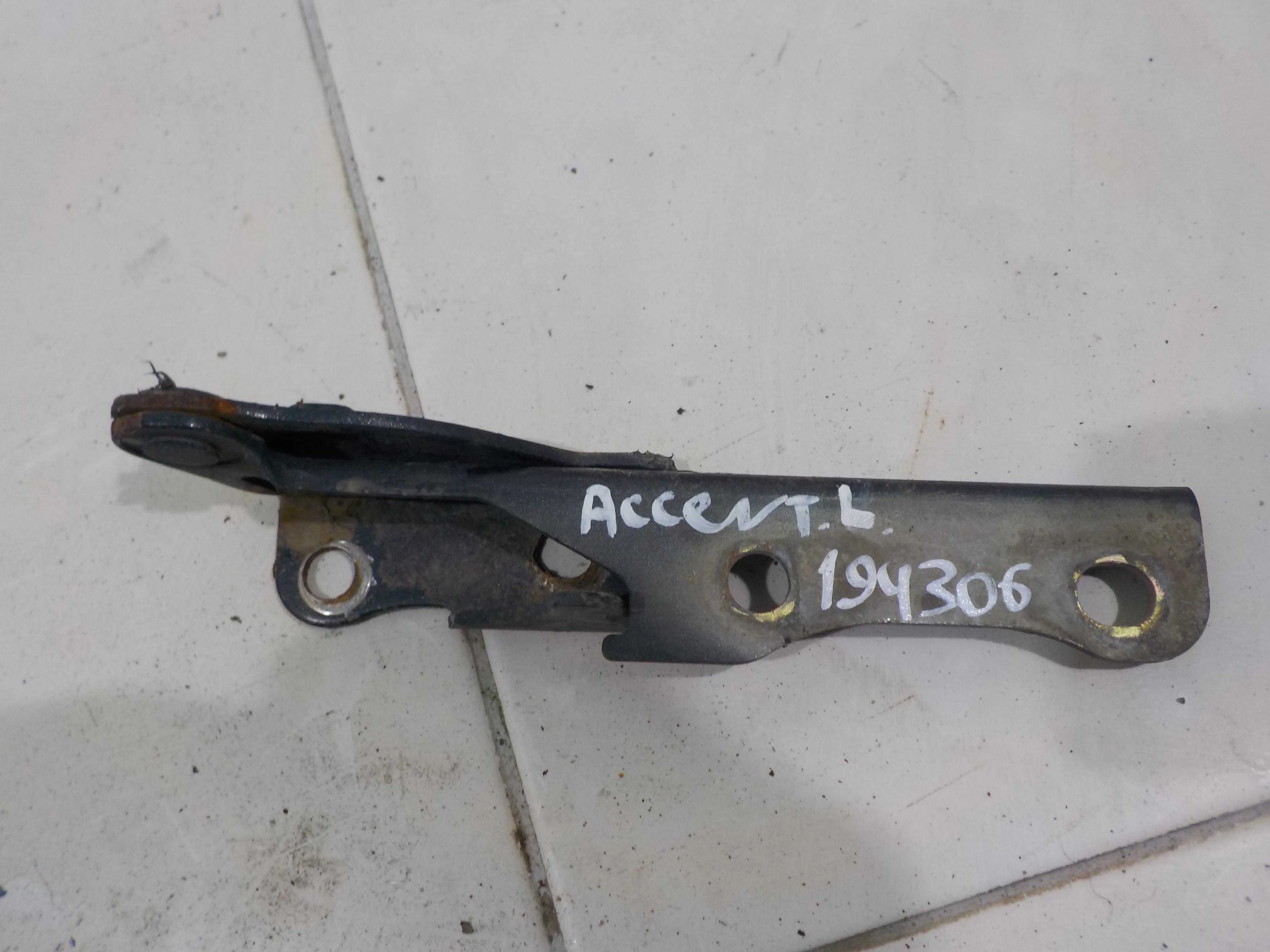 Петля капота Hyundai Accent II (1999—2012)