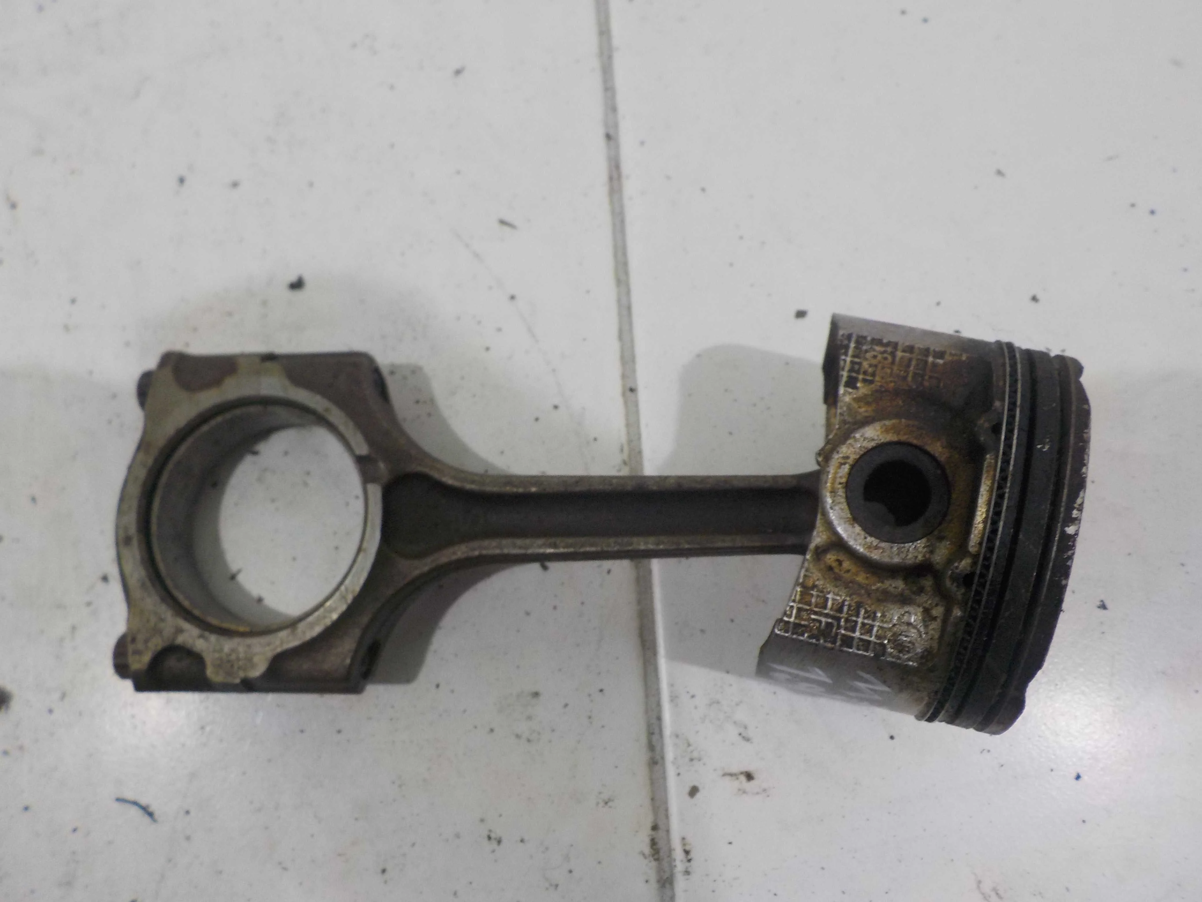 Поршень с шатуном Mazda 3 BK (2003—2006)