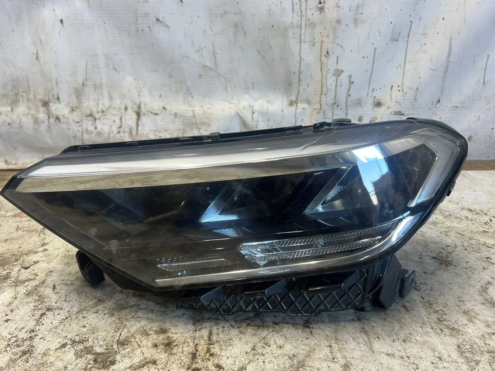 Фара Volkswagen Polo VI (2020—2023)  Лево