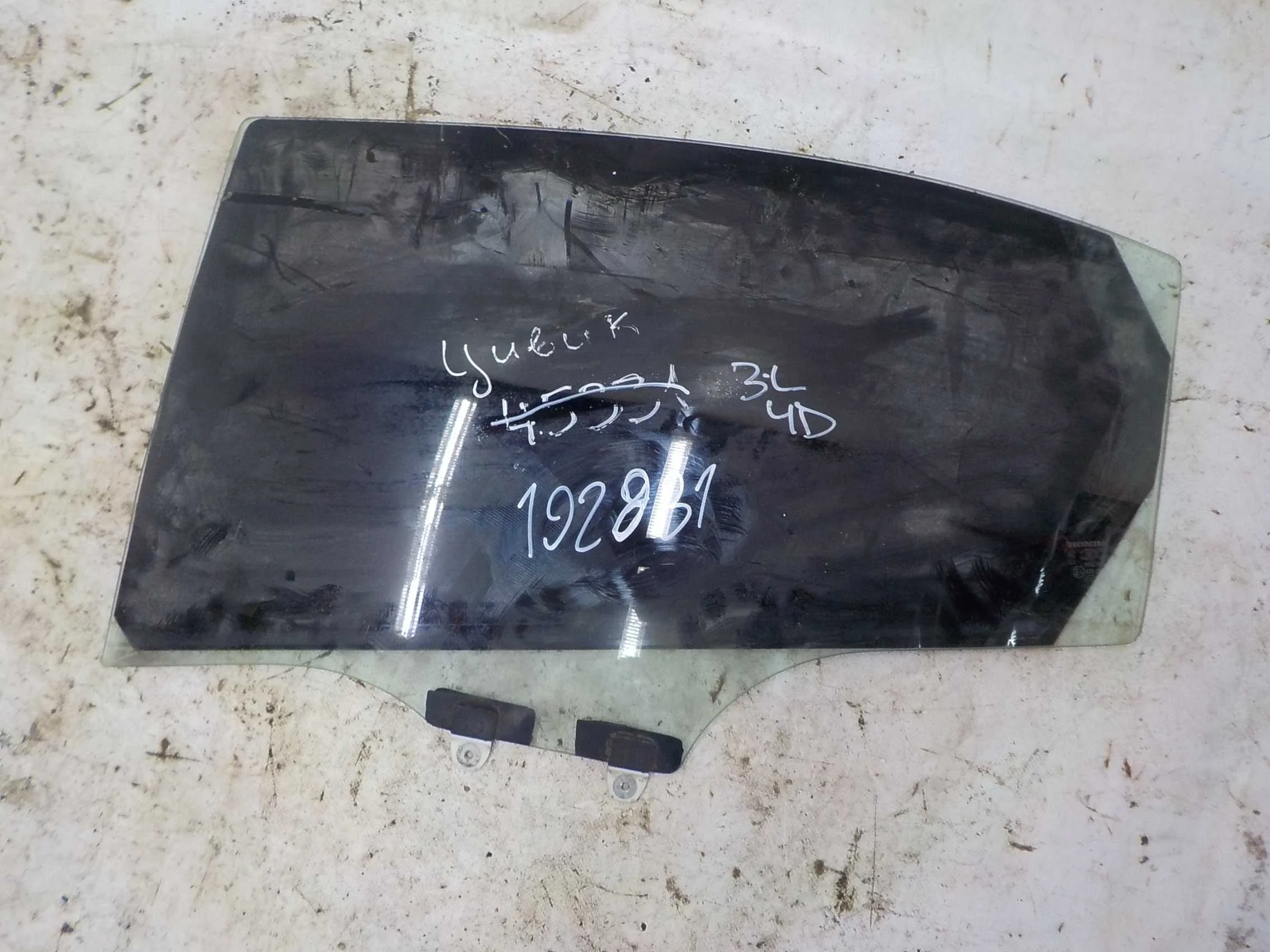 стекло Honda Civic VIII (2005—2009) Зад Лево