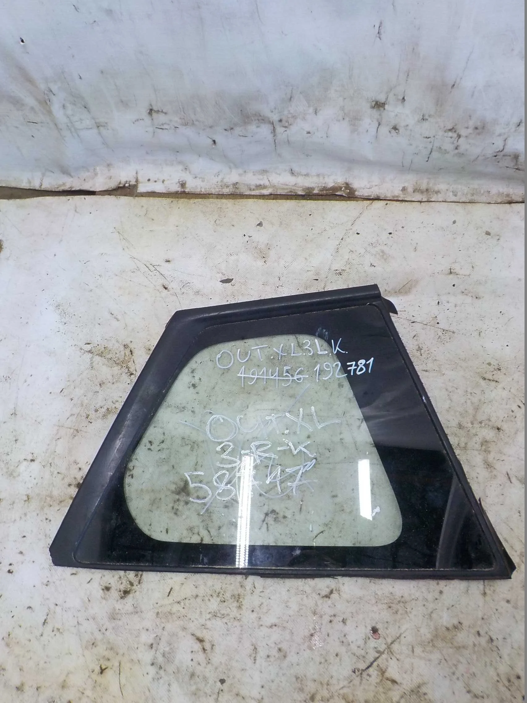 стекло Mitsubishi Outlander II (2005—2009) Зад Лево