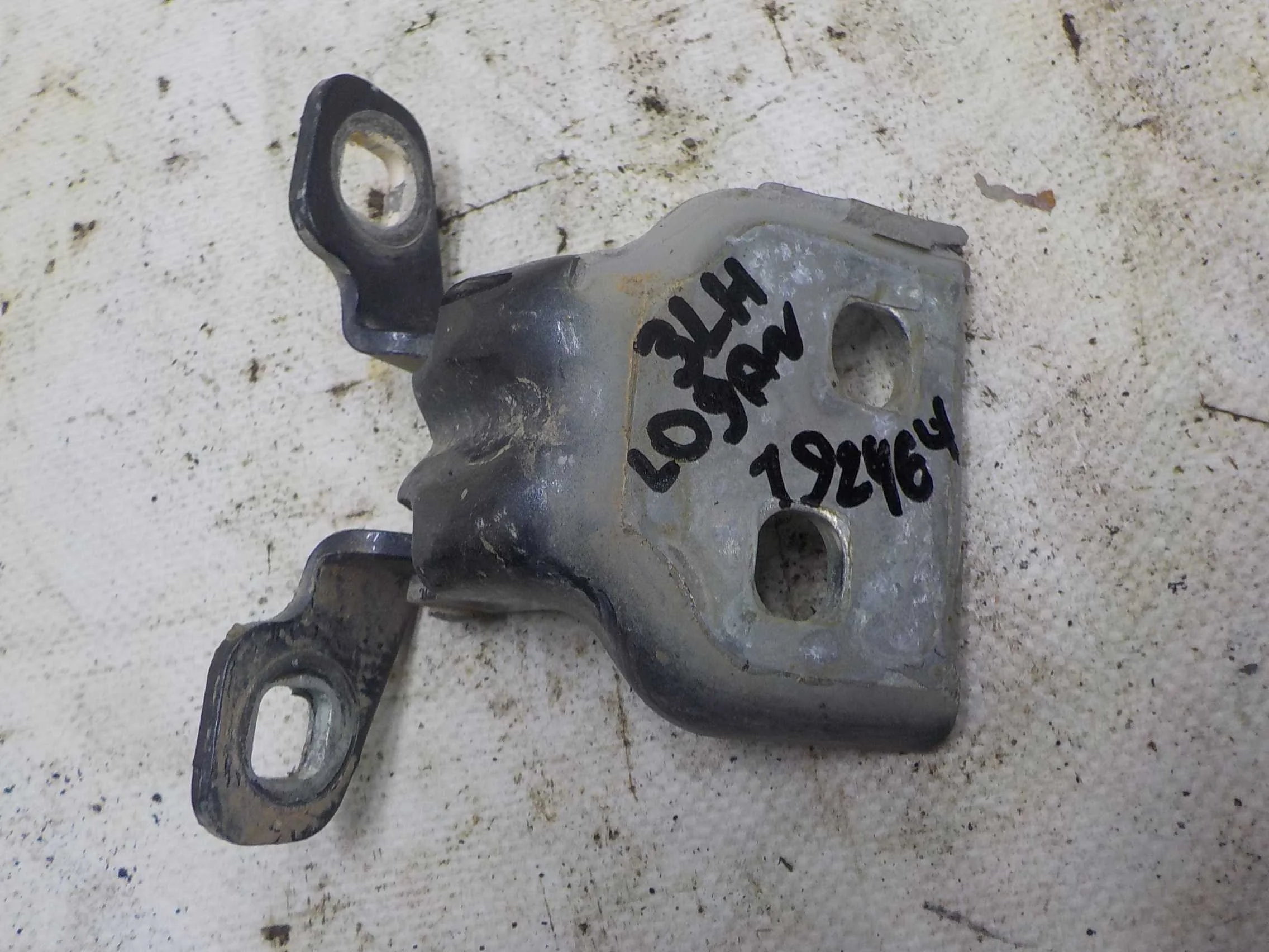 Петля двери Renault Logan I (2004—2009)