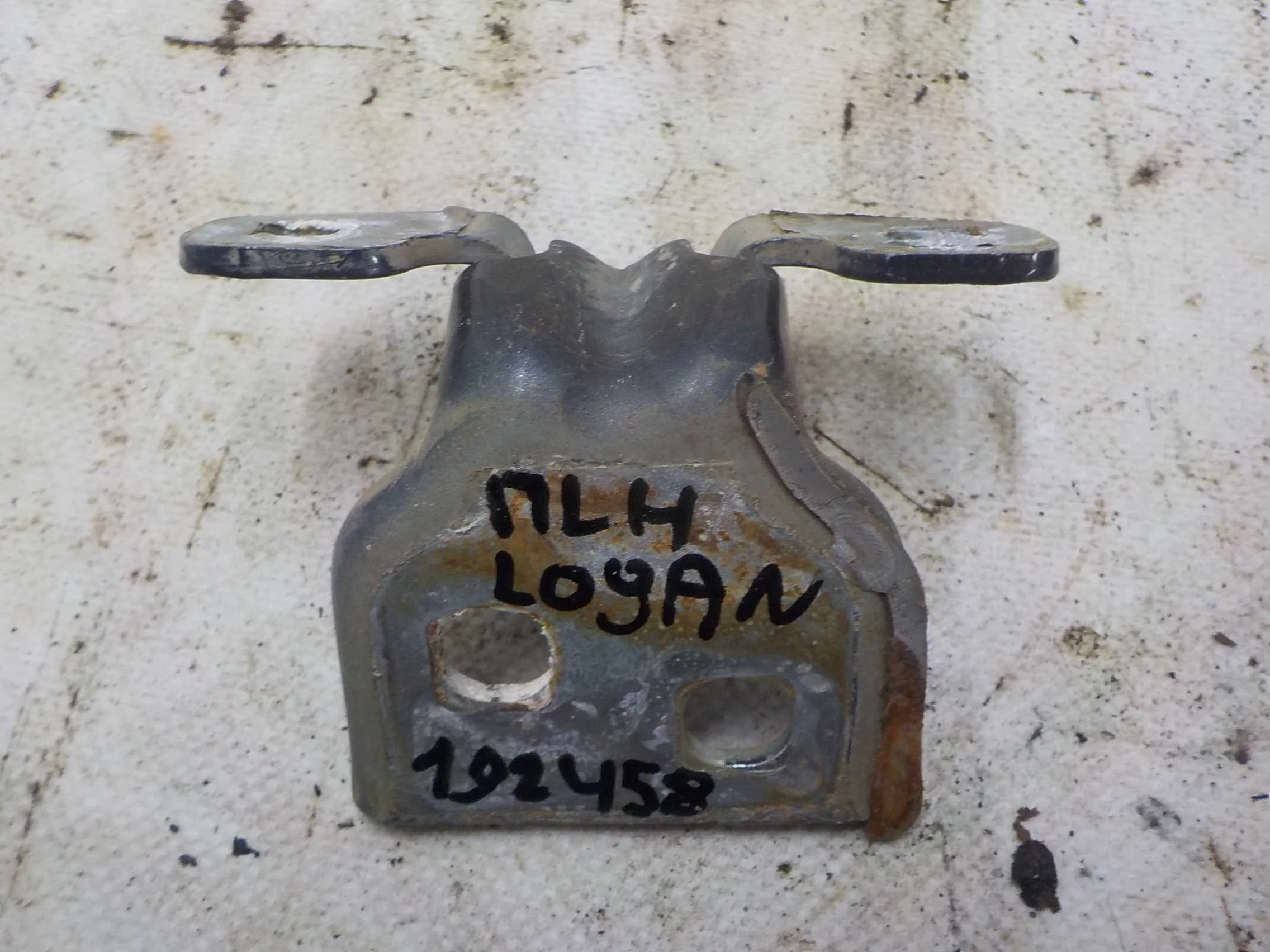 Петля двери Renault Logan I (2004—2009)