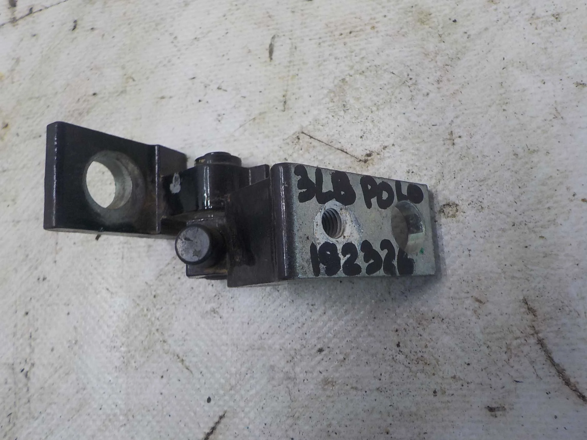 Петля двери Volkswagen Passat B7 (2010—2015) Зад Лево Верх