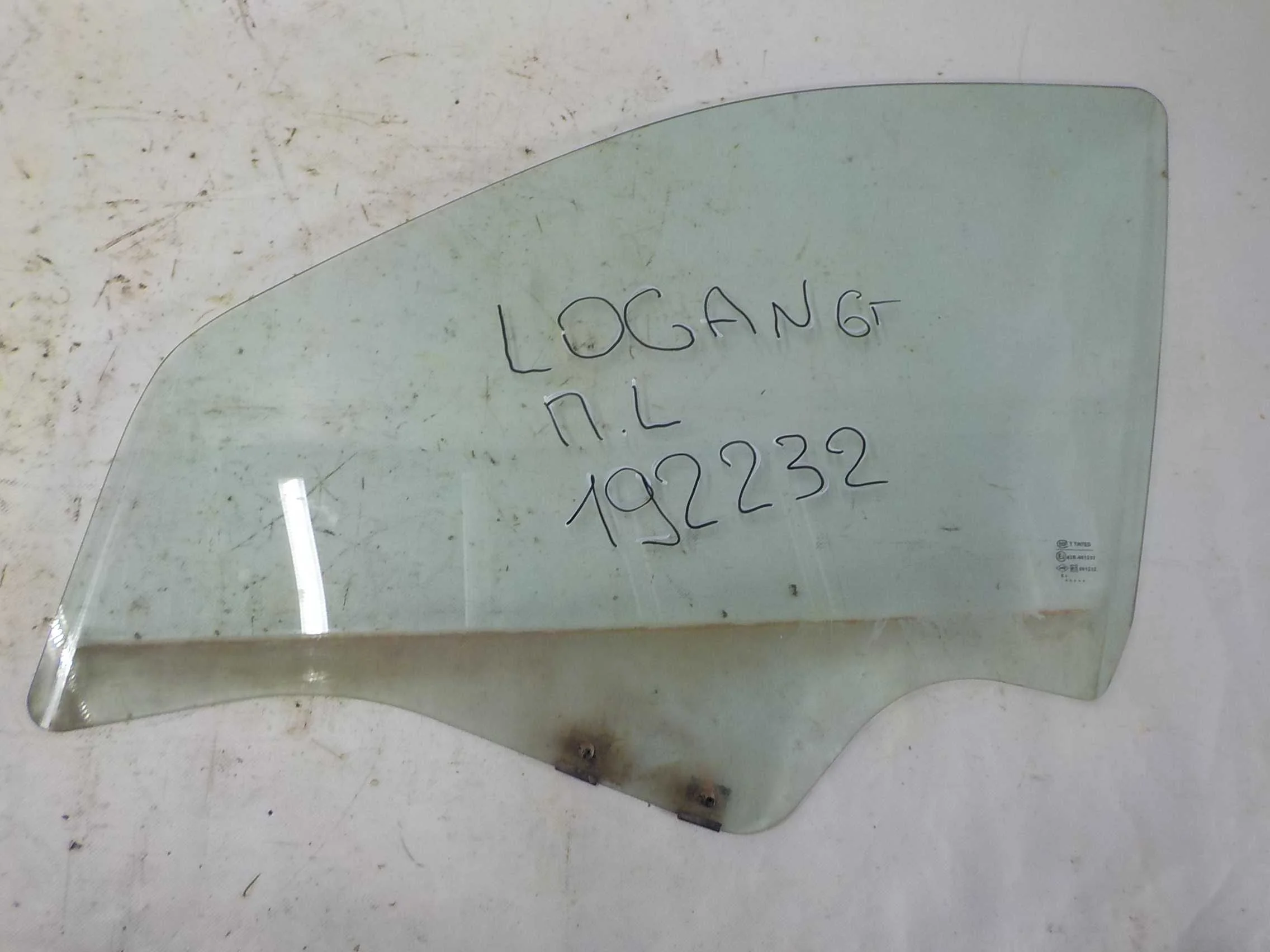 стекло Renault Logan I (2004—2009) Перед Лево