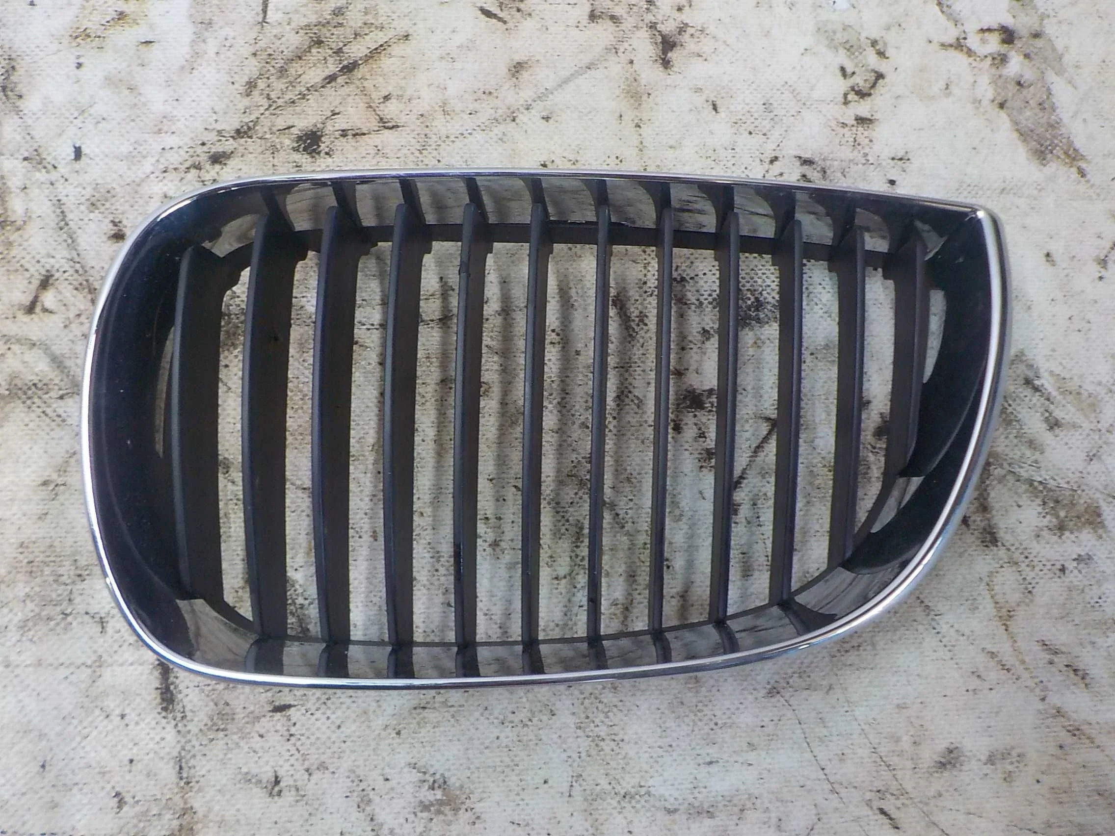 Решетка радиатора BMW 1 серия E81/E82/E87/E88 (2004—2007)  Лево