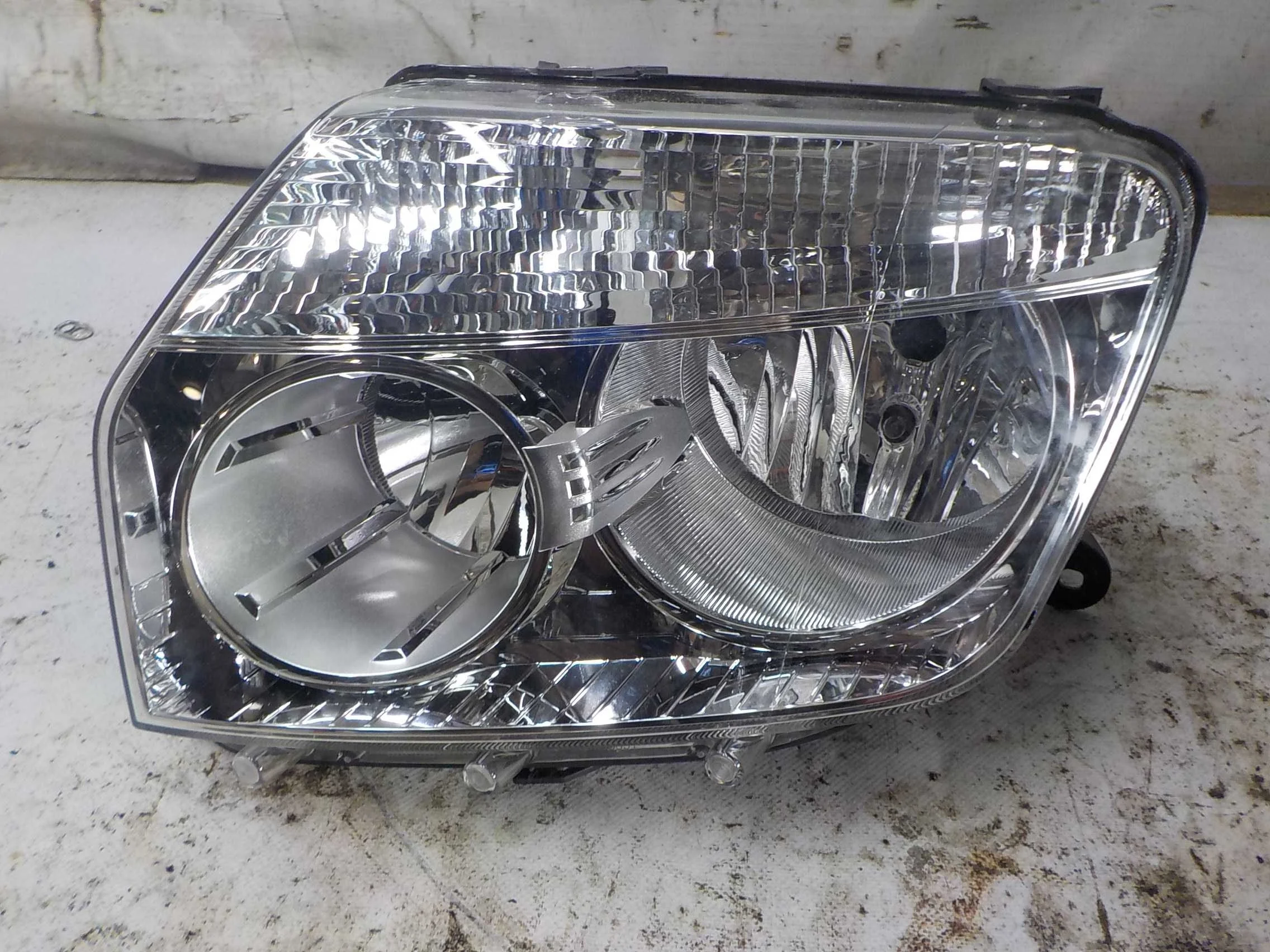 Фара Renault Duster I (2010—2015)  Лево