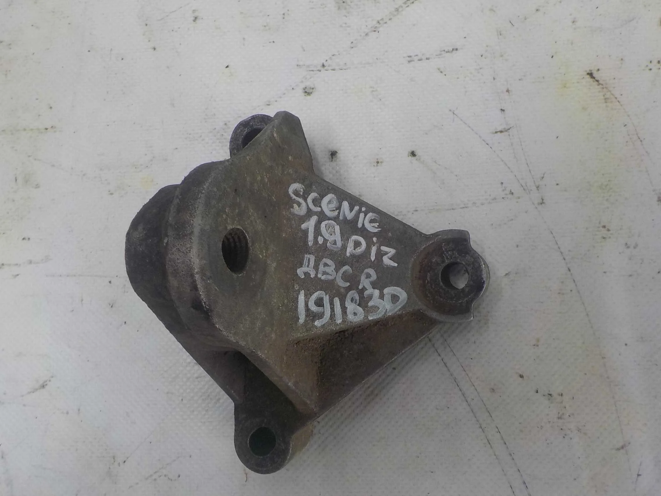 Кронштейн опоры двигателя Renault Scenic II (2003—2006)  Право