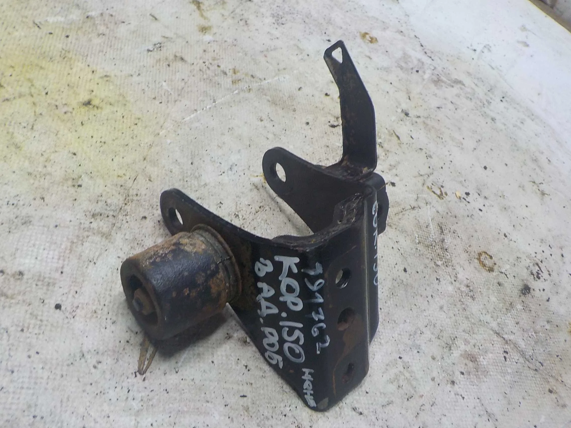 Кронштейн опоры двигателя Toyota Corolla X (2006—2010)