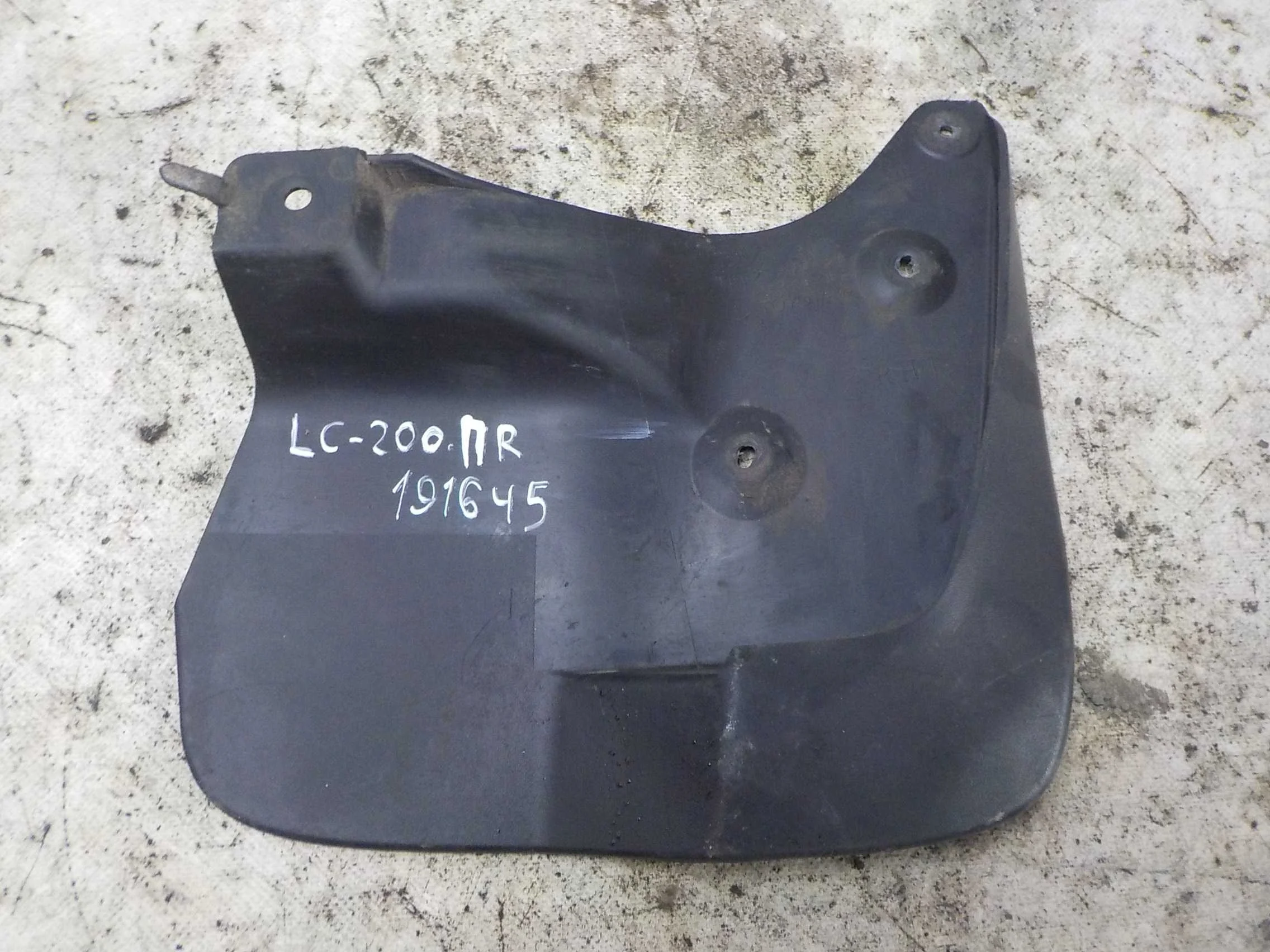 Брызговик Toyota Land Cruiser 200 (2007—2012) Перед Право