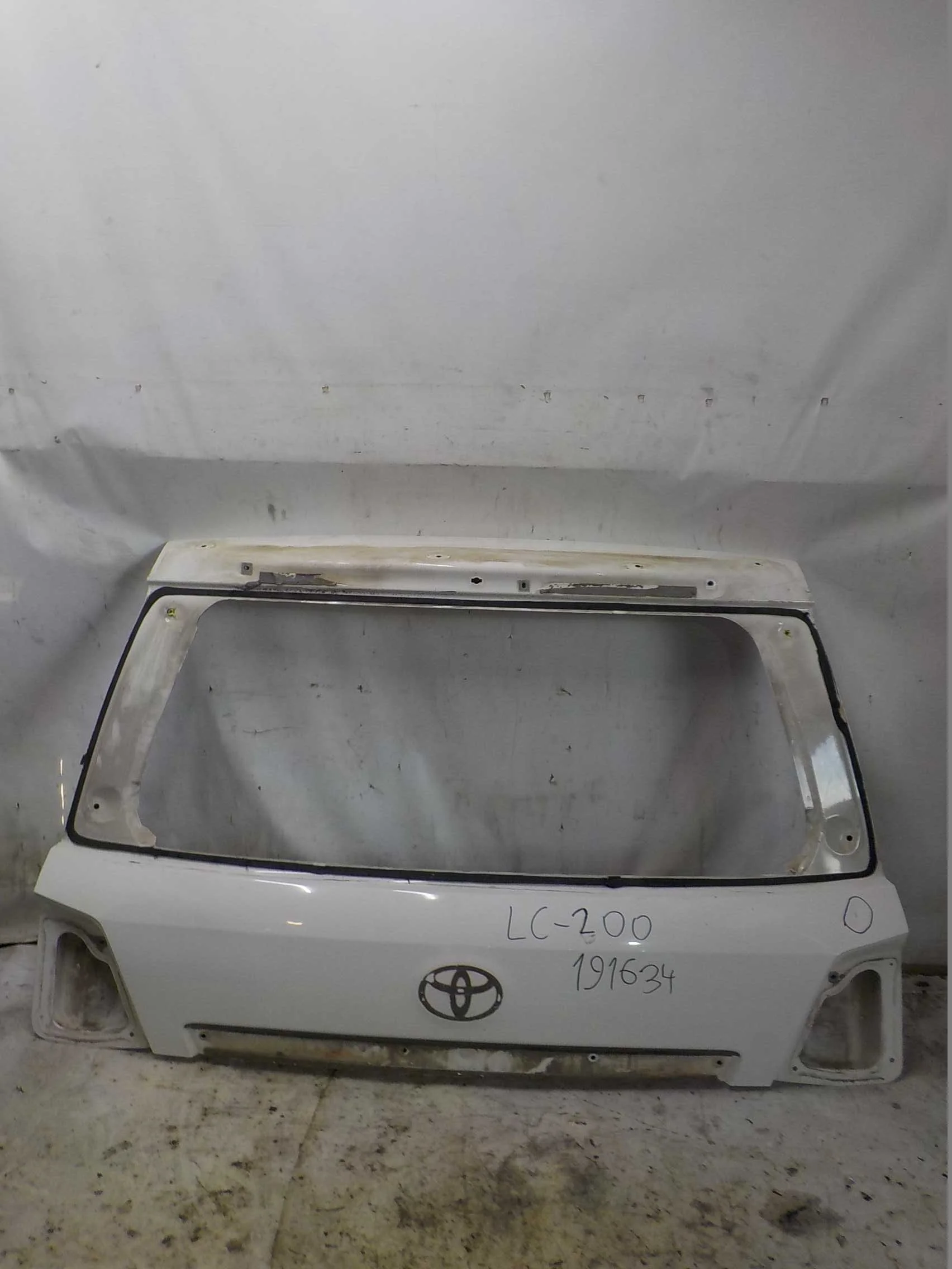 Крышка багажника Toyota Land Cruiser 200 (2007—2012)