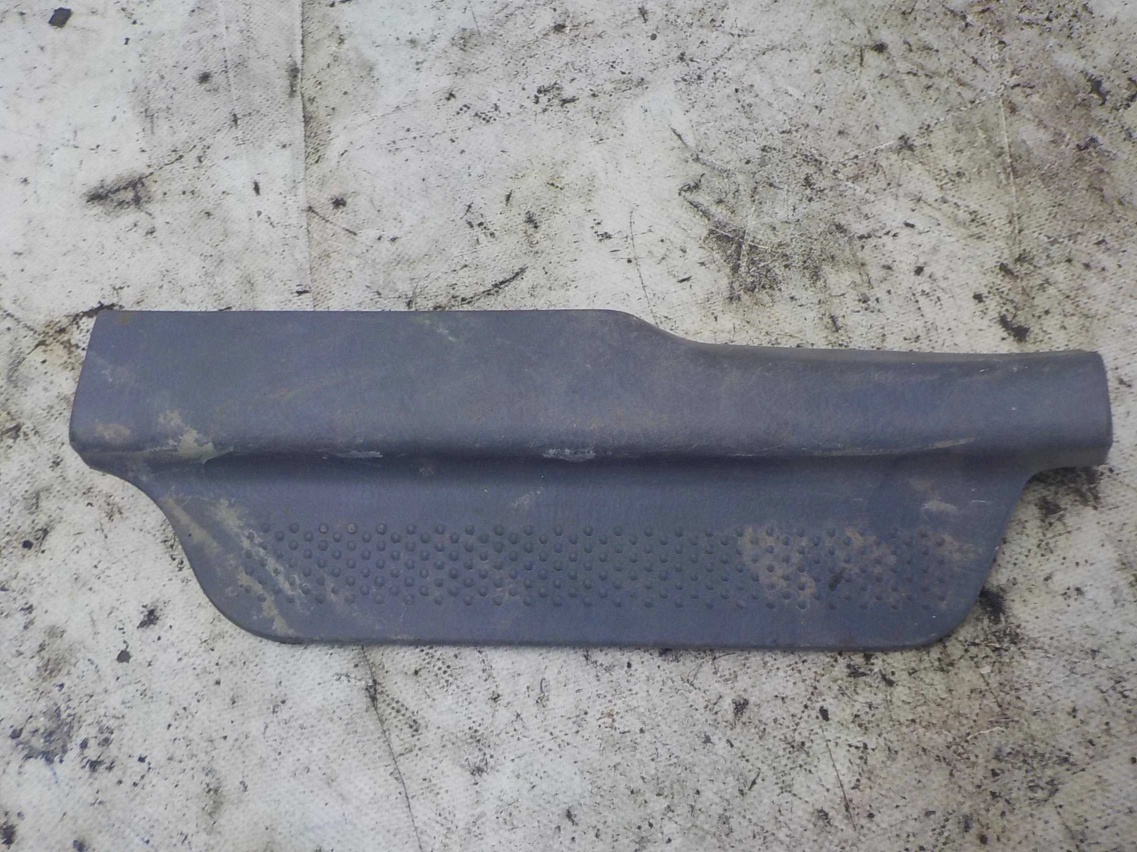 накладка на порог внутренняя Mazda Familia BJ (1998—2004) Зад Право