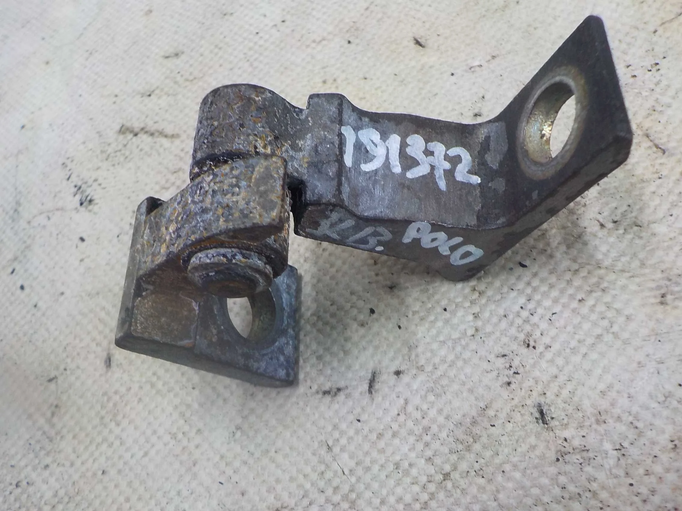 Петля двери Skoda Rapid I (2012—2017) Зад Лево Верх