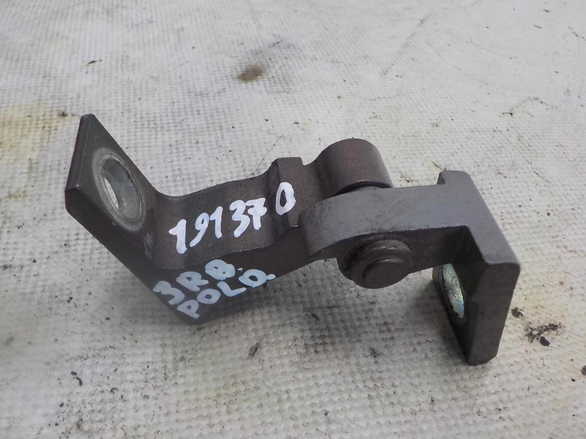 Петля двери Skoda Rapid I (2012—2017)