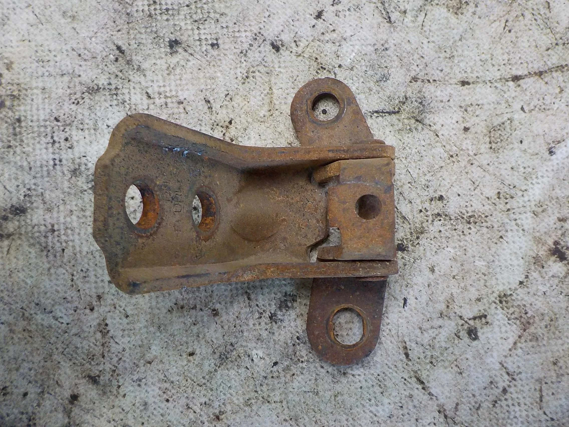 Петля двери Hyundai Santa Fe II (2005—2010) Перед Лево Верх